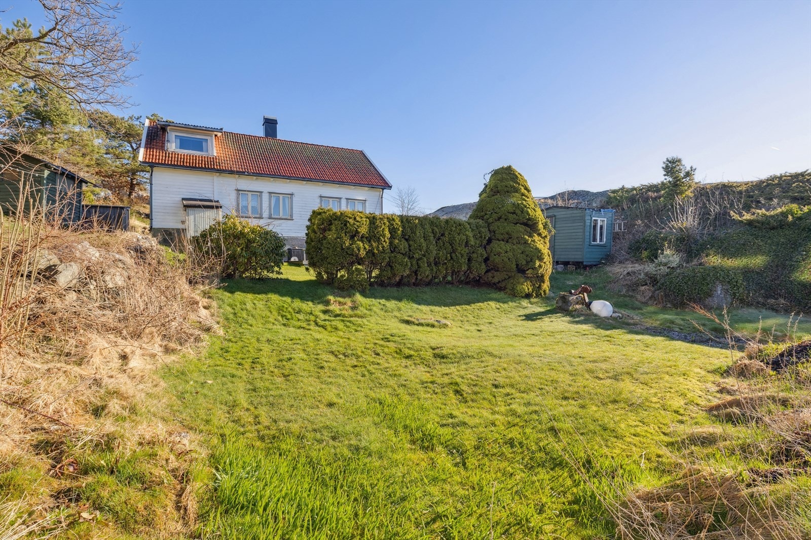 pent opparbeidet hage, med diverse beplantning. Galleribilde