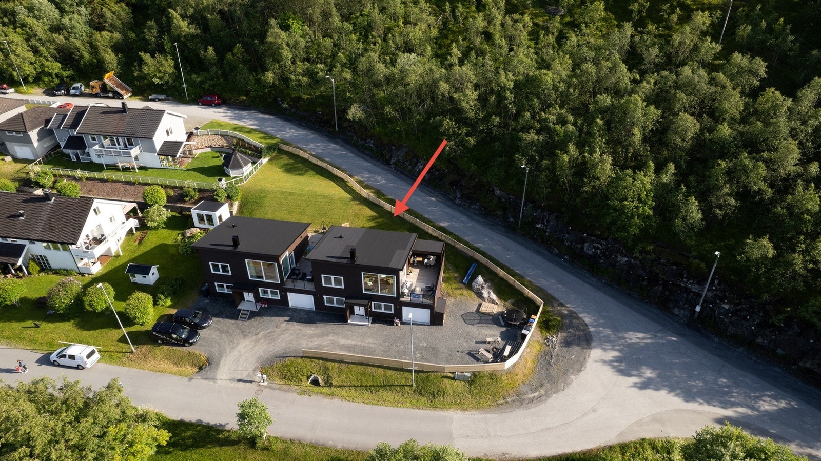 Velkommen til Emmenesveien 27! Lekker og nybygd bolig som bør ses! Garasje, utsikt, sol og flotte turområder! Galleribilde