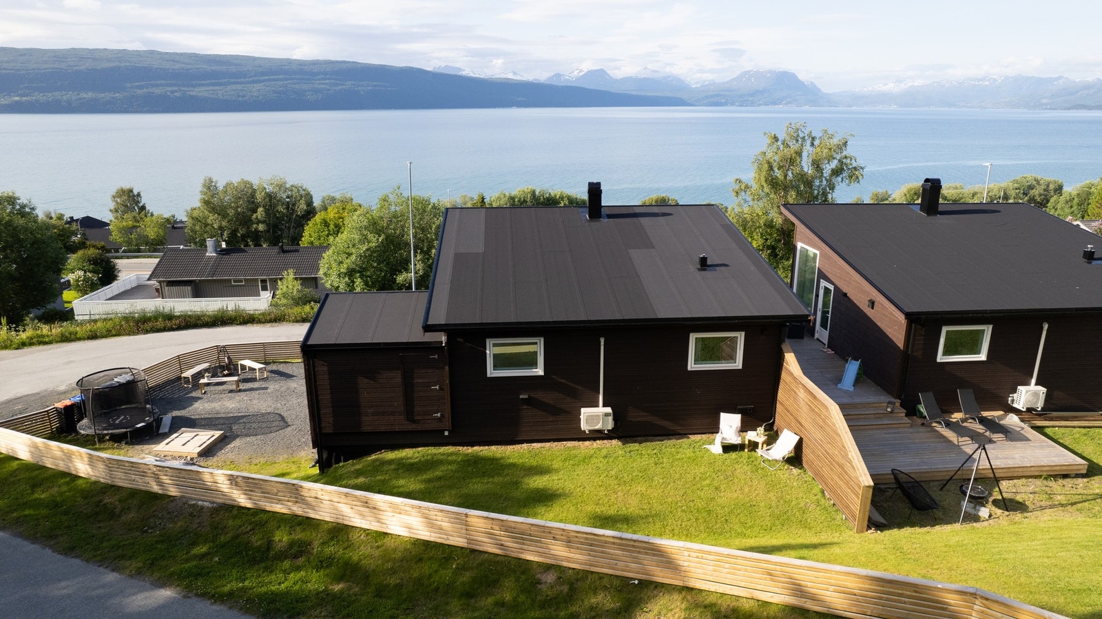 Flotte uteområder både på boligens fremside- og bakside. Galleribilde
