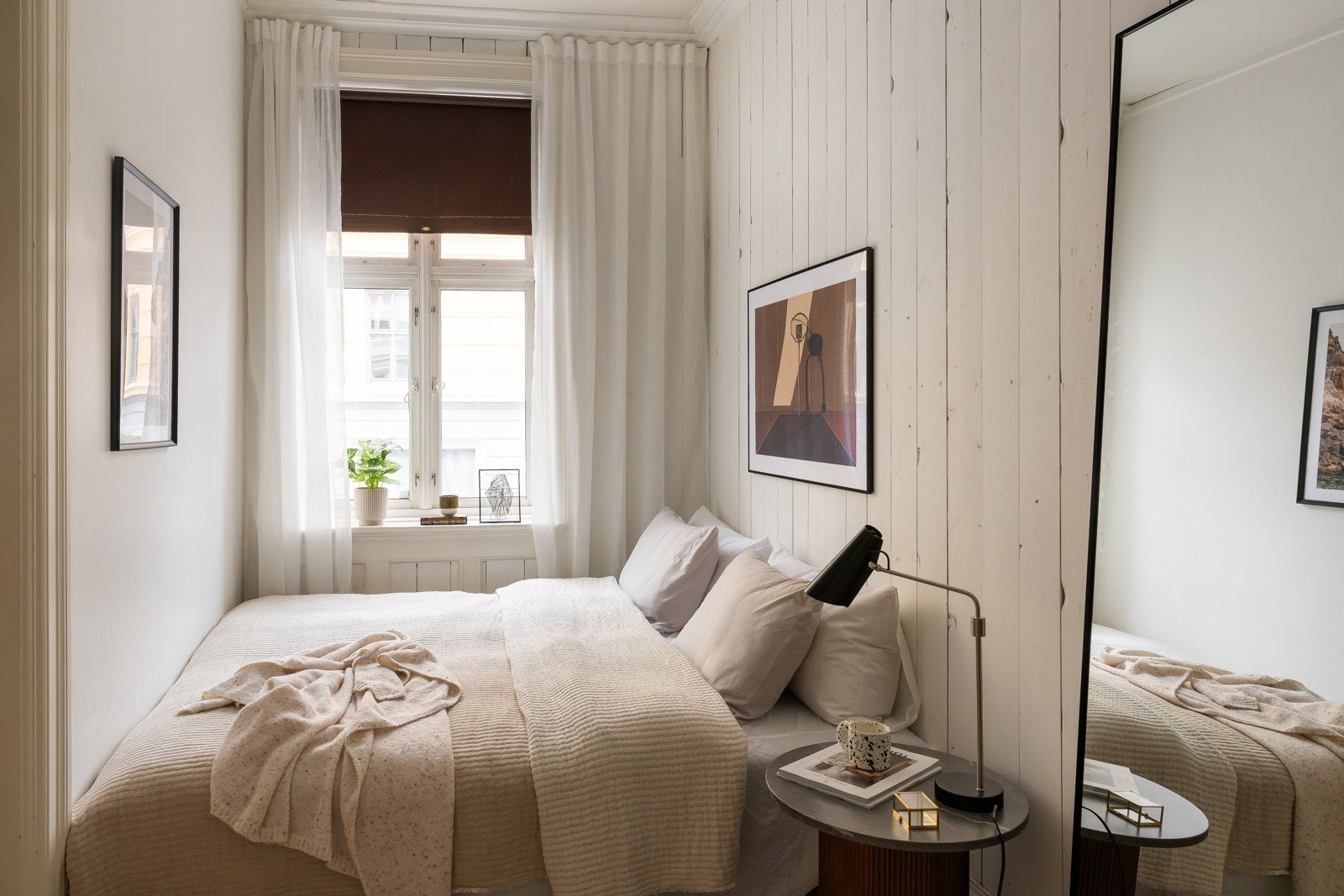 Hovedsoverommet har i likhet med resten av boligen, flotte originale tregulv. Galleribilde