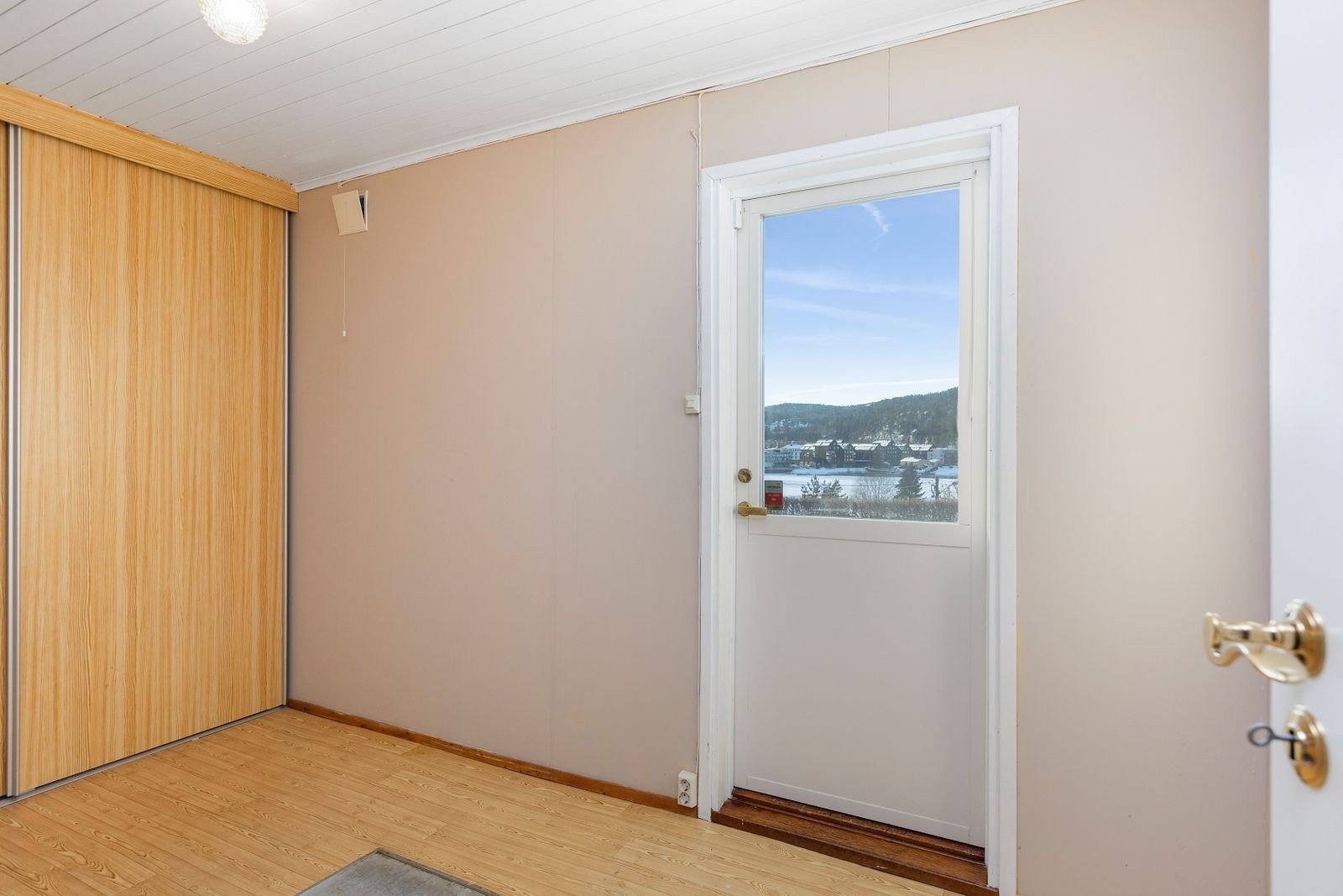 Disponibelt rom med utgang hage Galleribilde