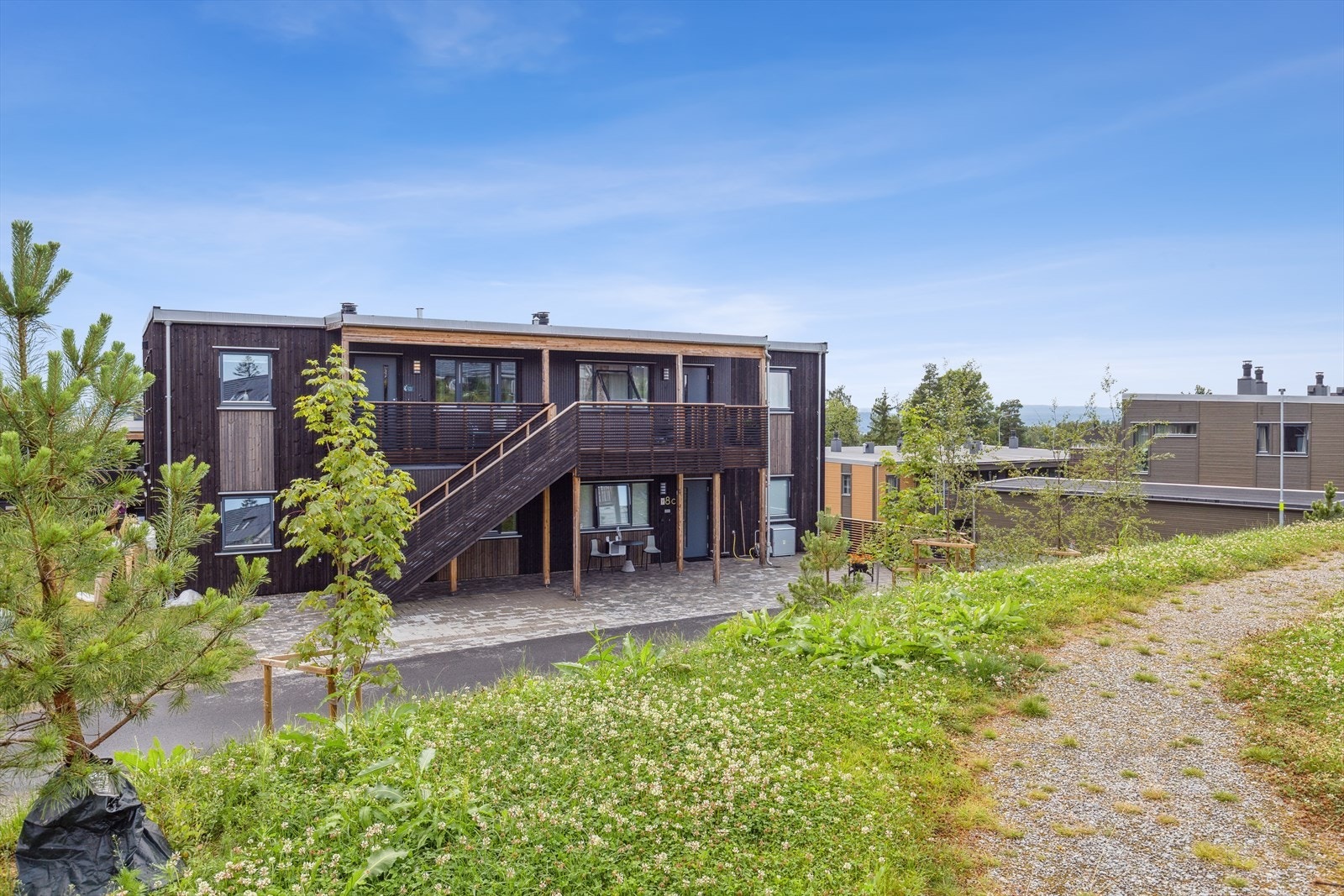 Leiligheten ligger fint til i et nyetablert boligområde, sentralt på Fagerstrand. Galleribilde