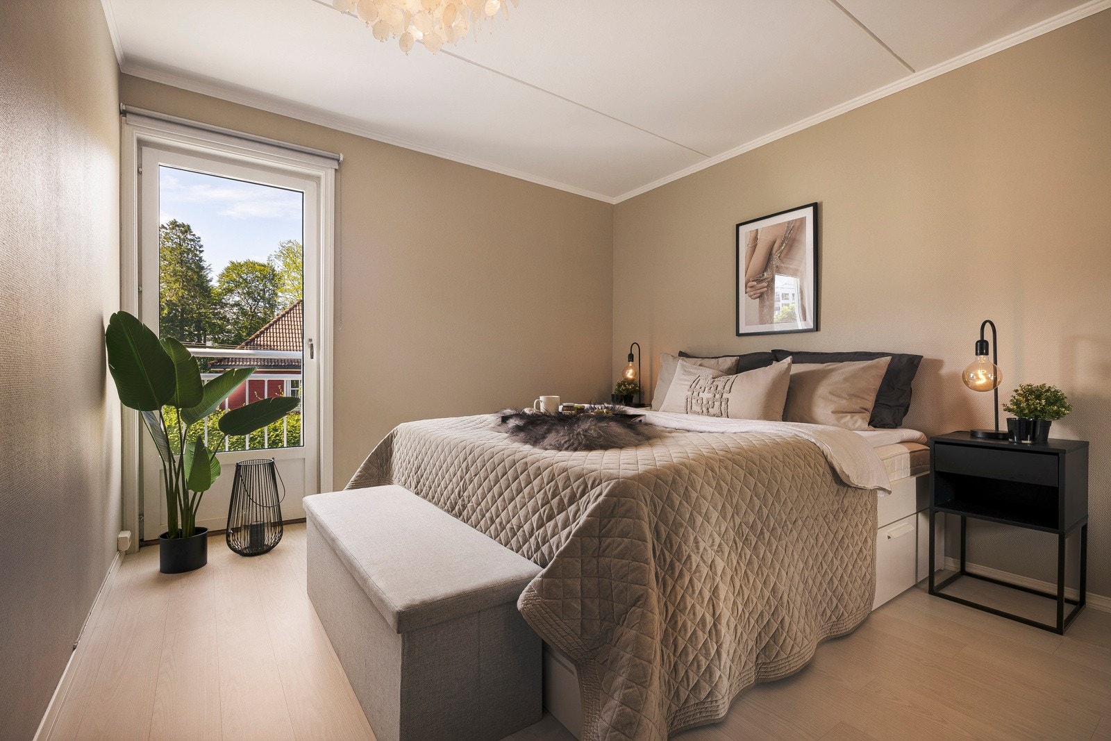 - Soverommet er romslig og måler 11,8 kvm - Galleribilde