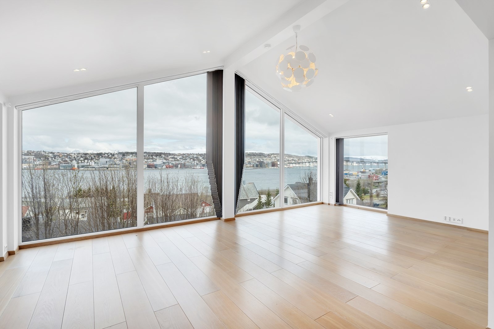 Generøs takhøyde. Galleribilde