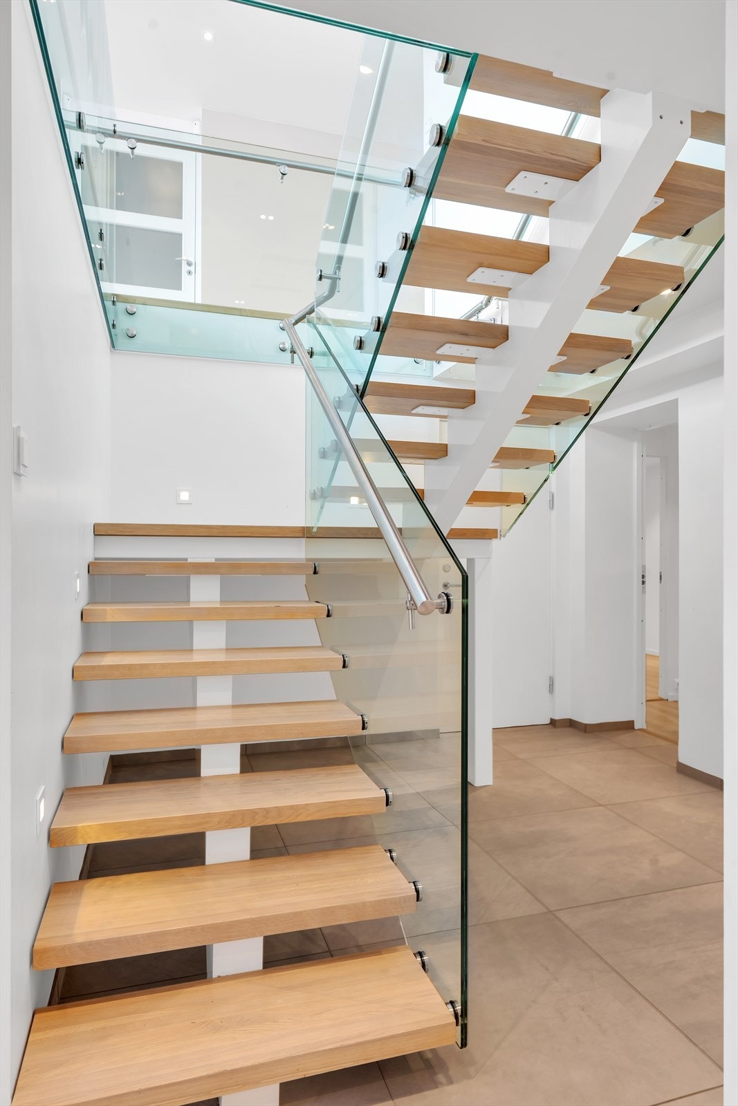 Boligen strekker seg over 2 plan. Galleribilde