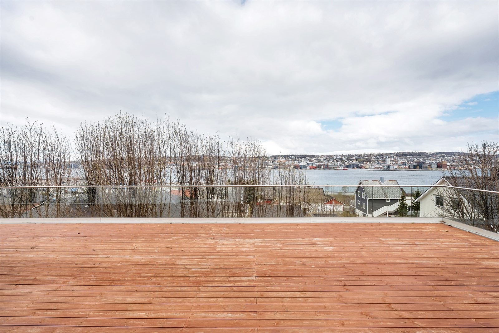 Nydelige solrike uteområder. Galleribilde