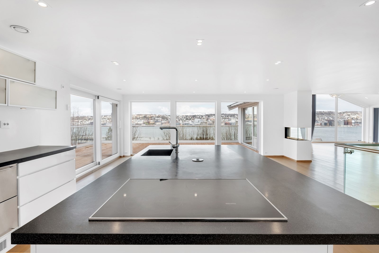 Induksjonstopp og gode arbeidsflater. Galleribilde