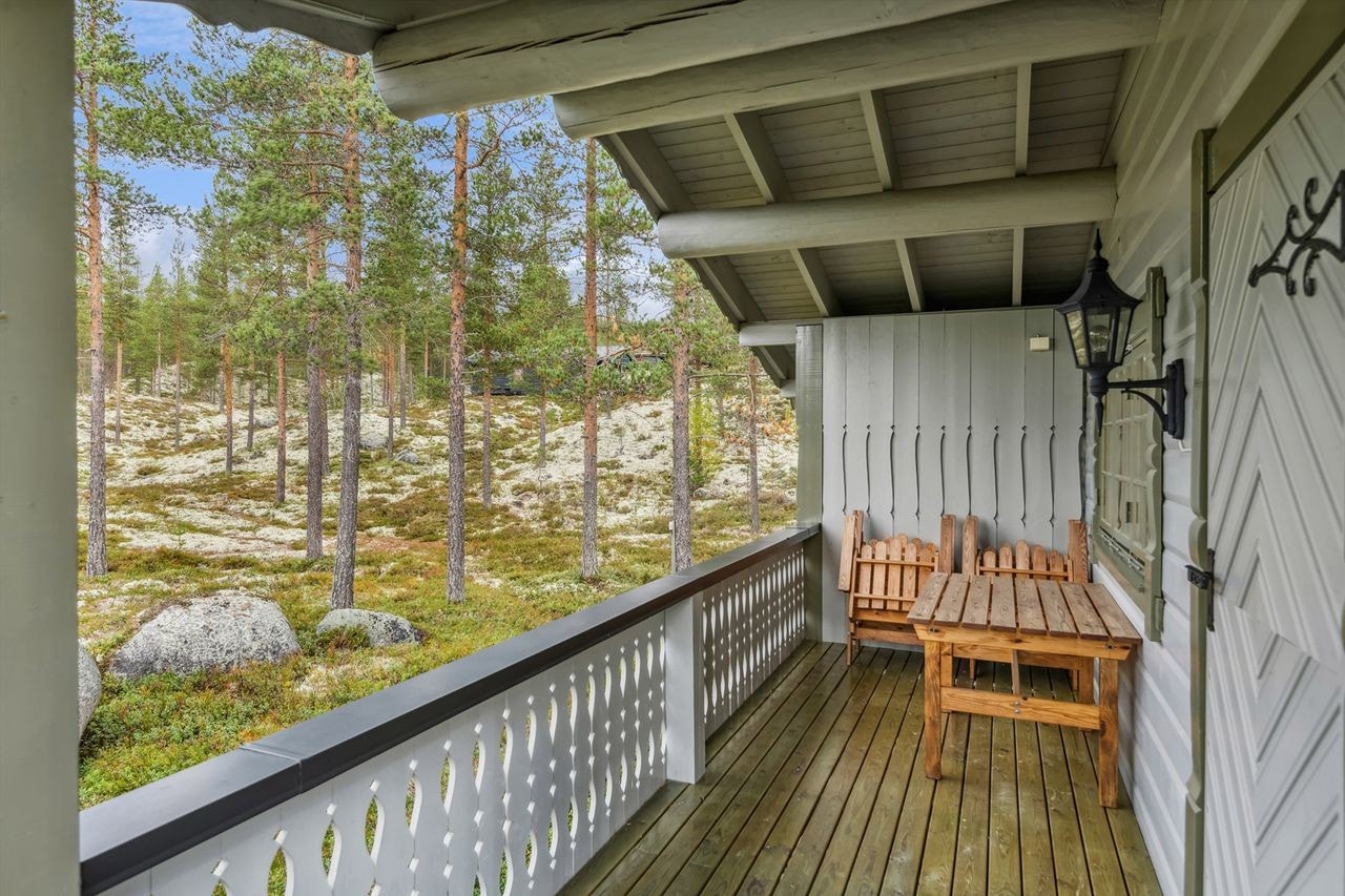 Terrasse mot nordvest - der den ubebygde festetomten er Galleribilde