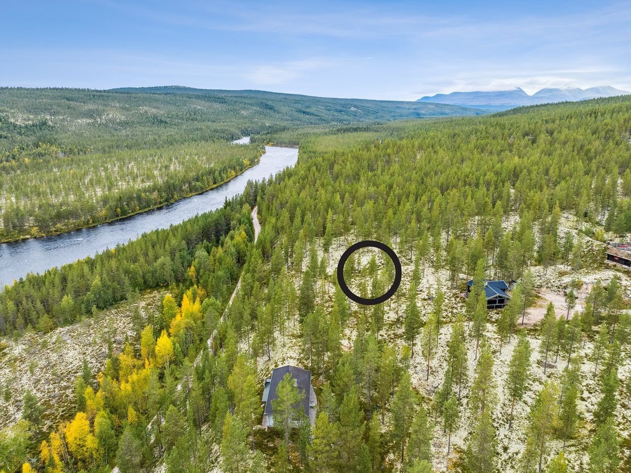 Ubebygd punktfestetomt ligger ca. der den sorte sirkelen er inntegnet Galleribilde