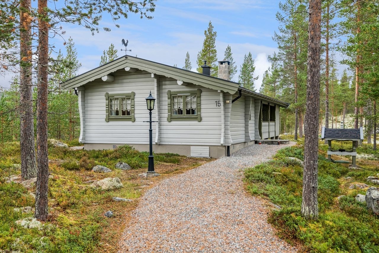 Hytta ligger pent til ute på pynten, i ytterkant av hyttefeltet Galleribilde