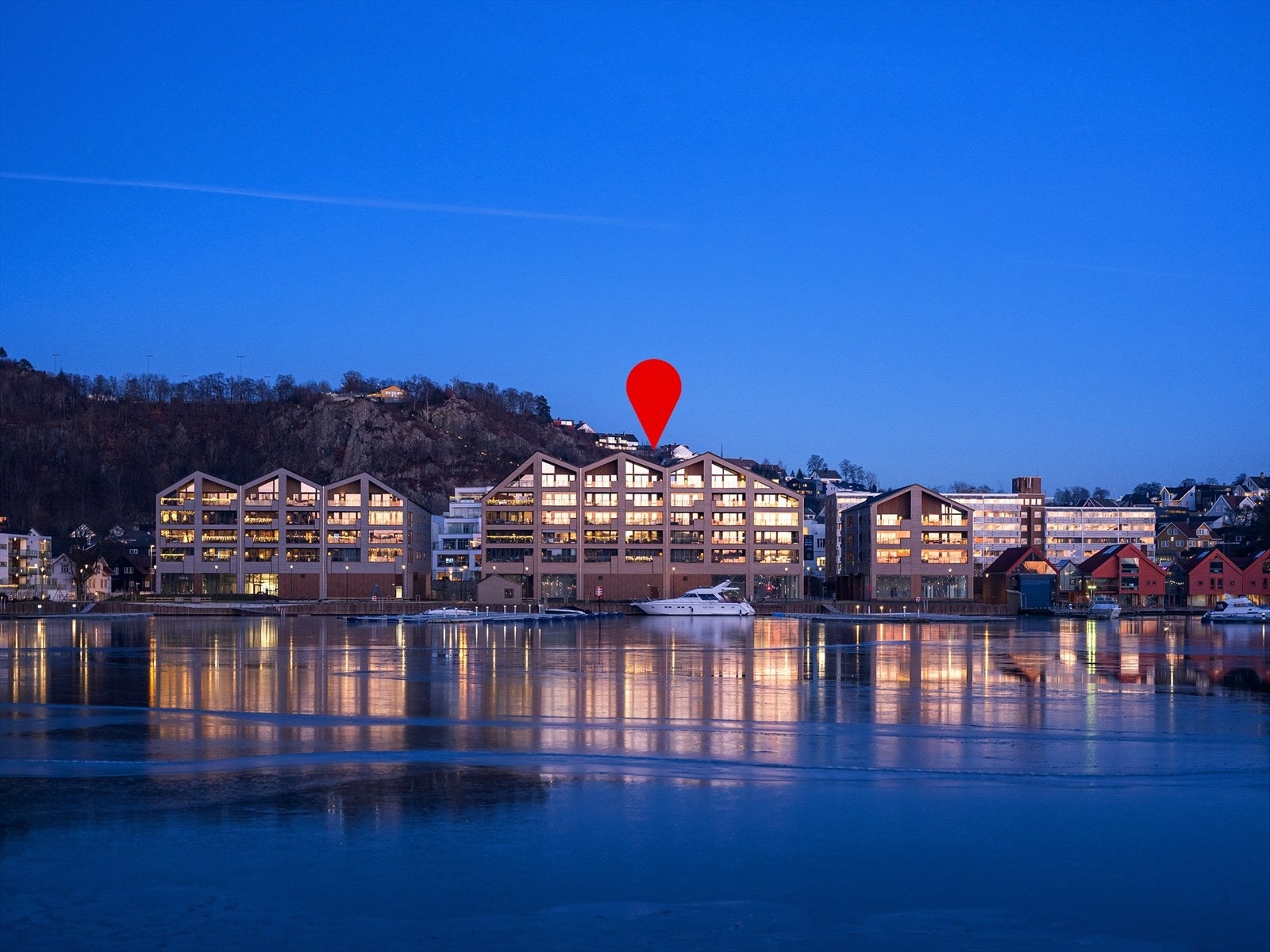 Eiendomsmegler Åse Gry Andreassen presenterer 3-roms toppleilighet i Hanaveien 10B. Se video. Galleribilde
