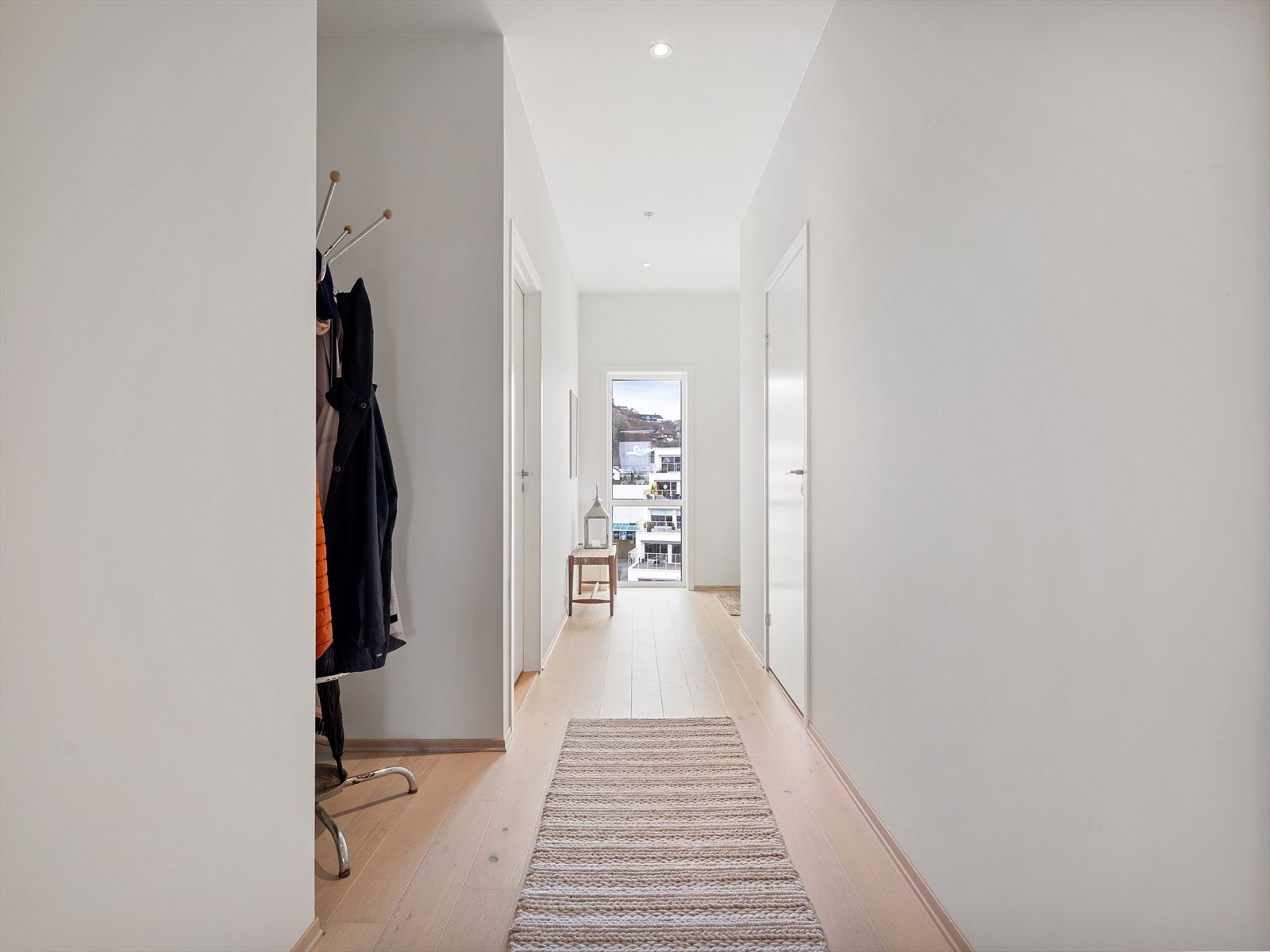 I en nisje passer det fint å innrede med skap eller andre garderobeløsninger. Galleribilde