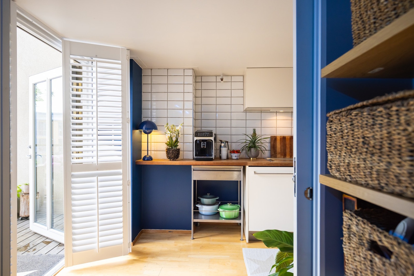 Den integrerte stekeovnen fra SMEG og oppvaskmaskinen fra AEG medfølger. Galleribilde