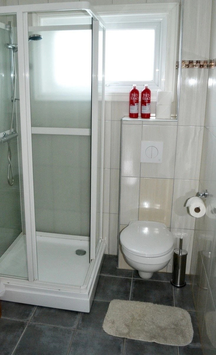 Lyst og rent felles bad Galleribilde