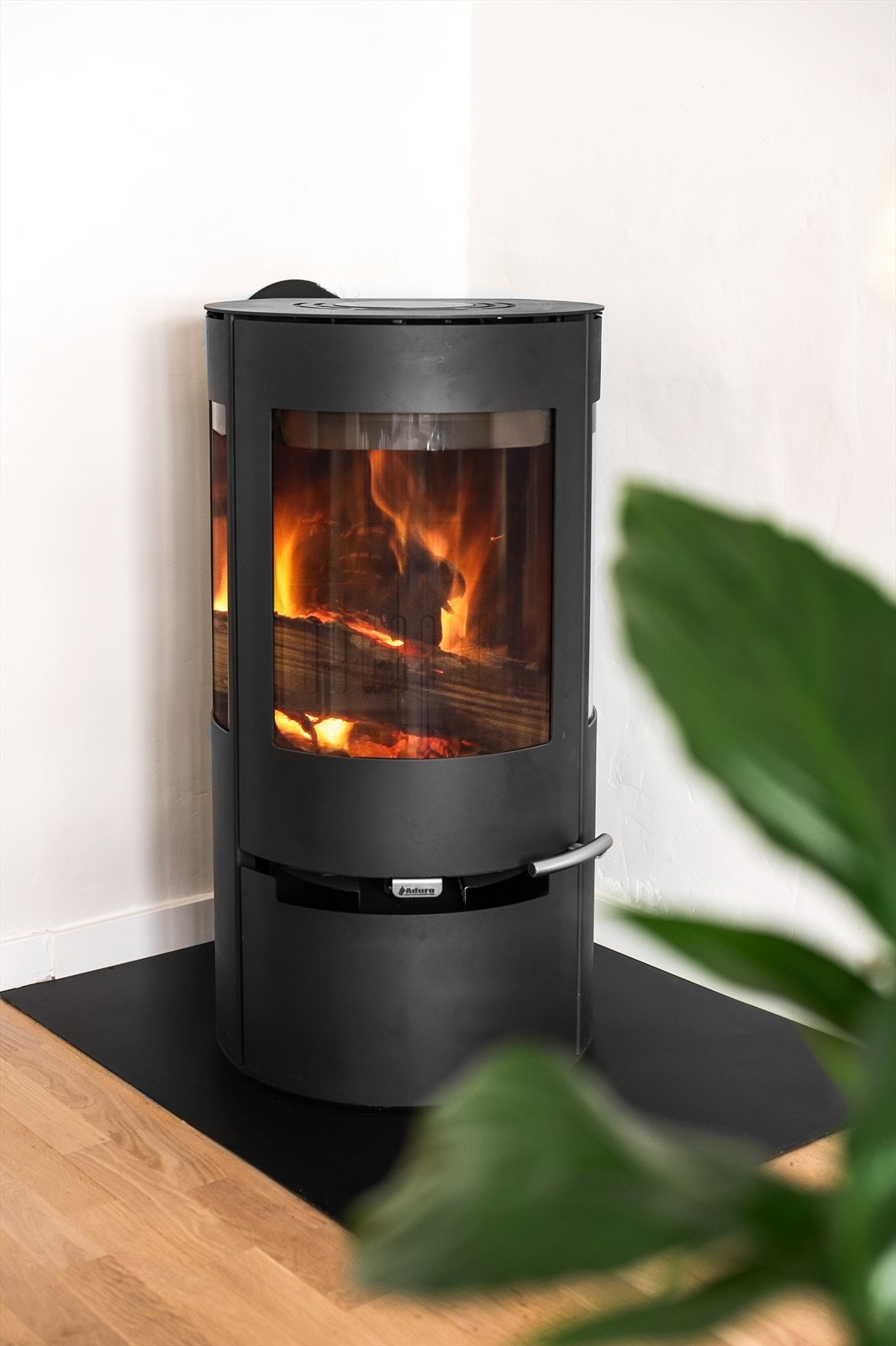 Peisen sikrer behagelig varme på kalde høst- og vinterkvelder. Galleribilde