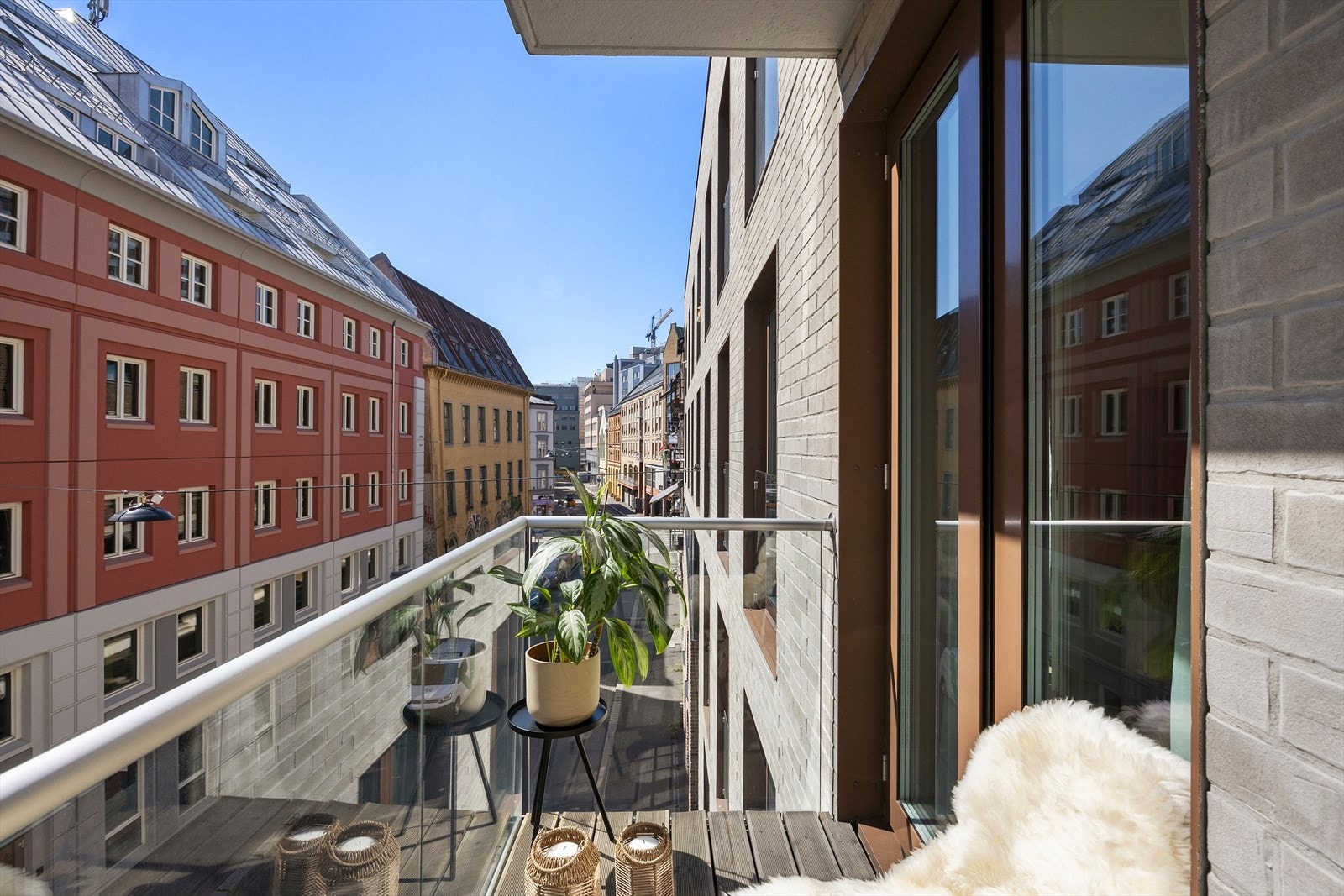 Fra stuen er det utgang til balkong på ca. 3 kvm. Galleribilde