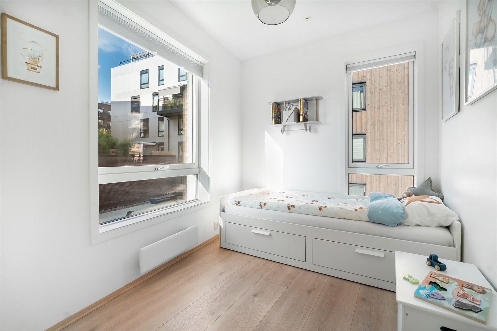 Det andre soverommet har plass til seng med tilhørende møblement og egner seg perfekt som barnerom, gjesterom eller kontor. Galleribilde