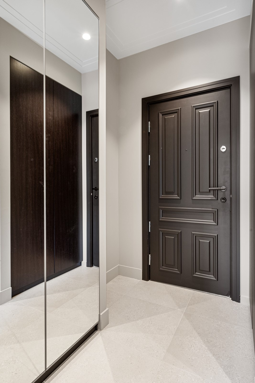 Snekkertilpasset garderobeløsning - Velkommen inn! Galleribilde