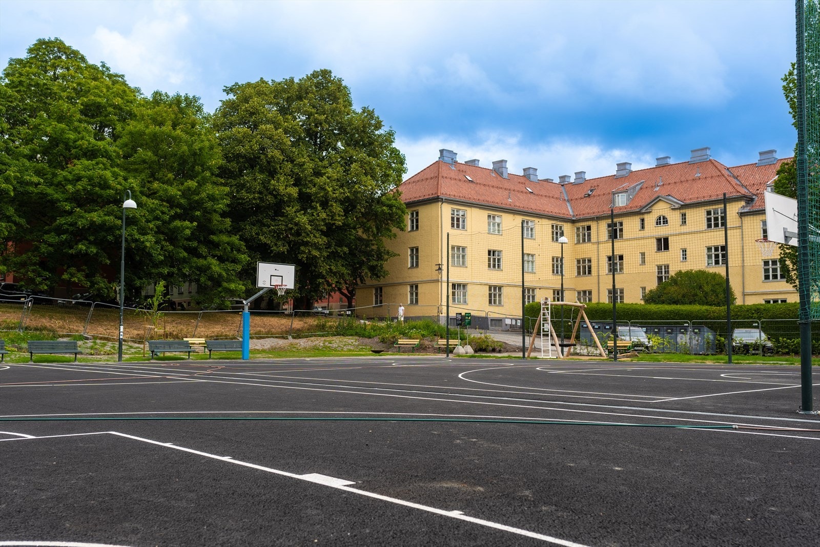 Fantastisk nabolag med trening og turmuligheter. Flere populære kafeer og restauranter. Galleribilde
