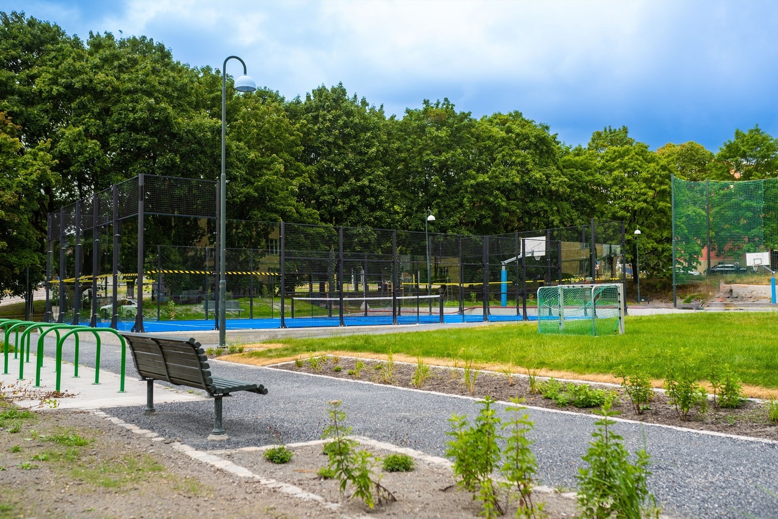 Fantastisk nabolag med trening og turmuligheter. Flere populære kafeer og restauranter. Galleribilde