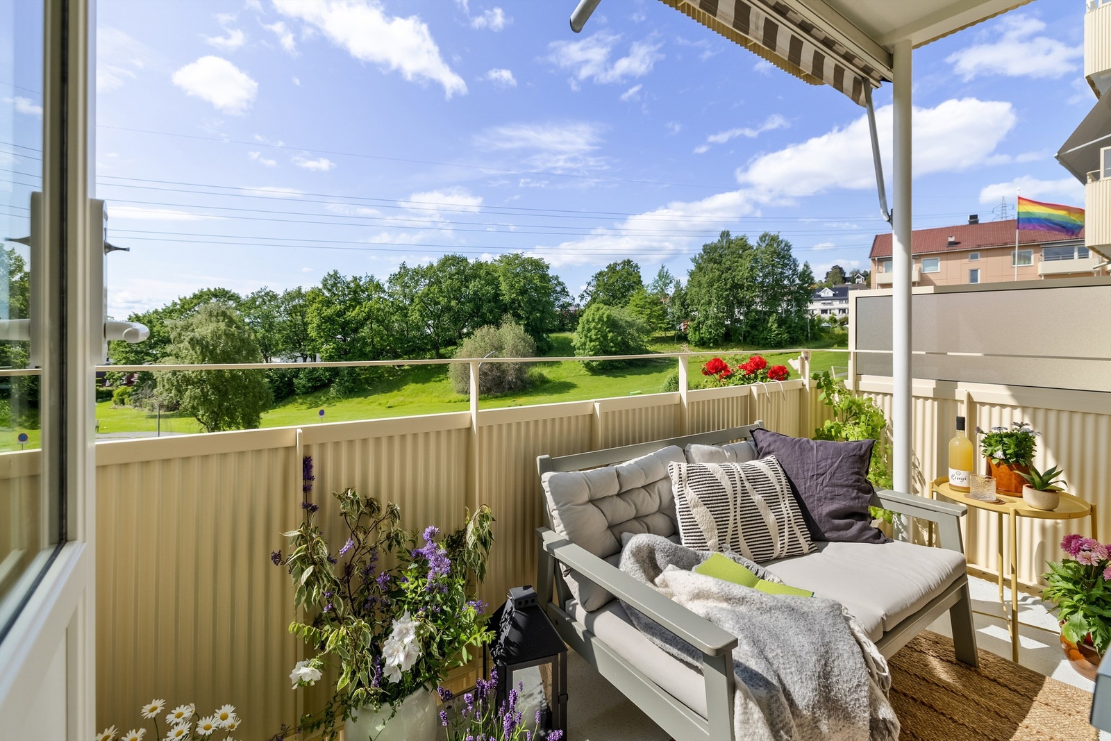 Sjarmerende, gjennomgående 3-roms leilighet med vestvendt balkong og gode lysforhold Galleribilde