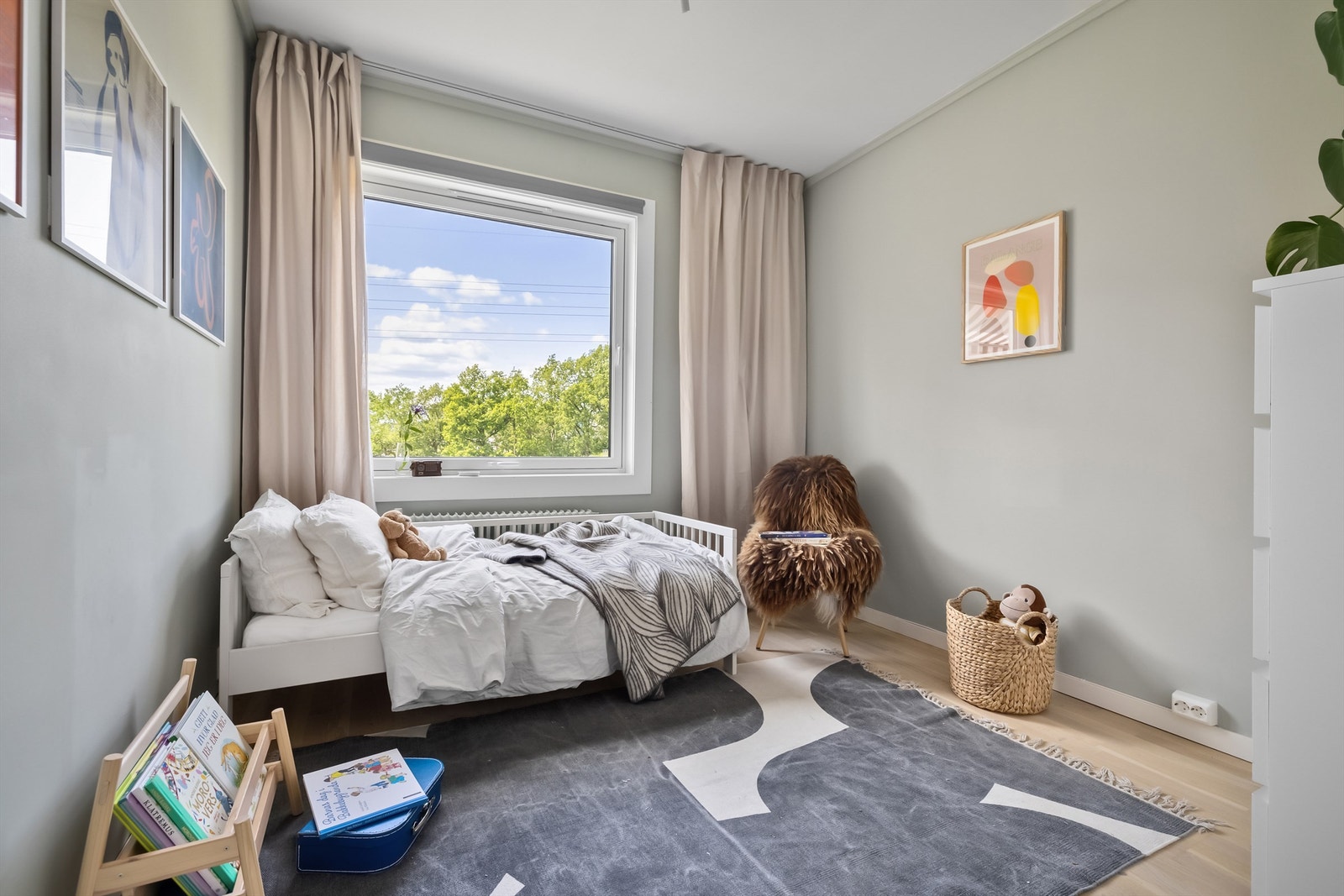Boligens andre soverom er også av god størrelse og selvsagt fleksibelt i bruk og passer like godt som både gjesterom, barnerom og kontor! Galleribilde