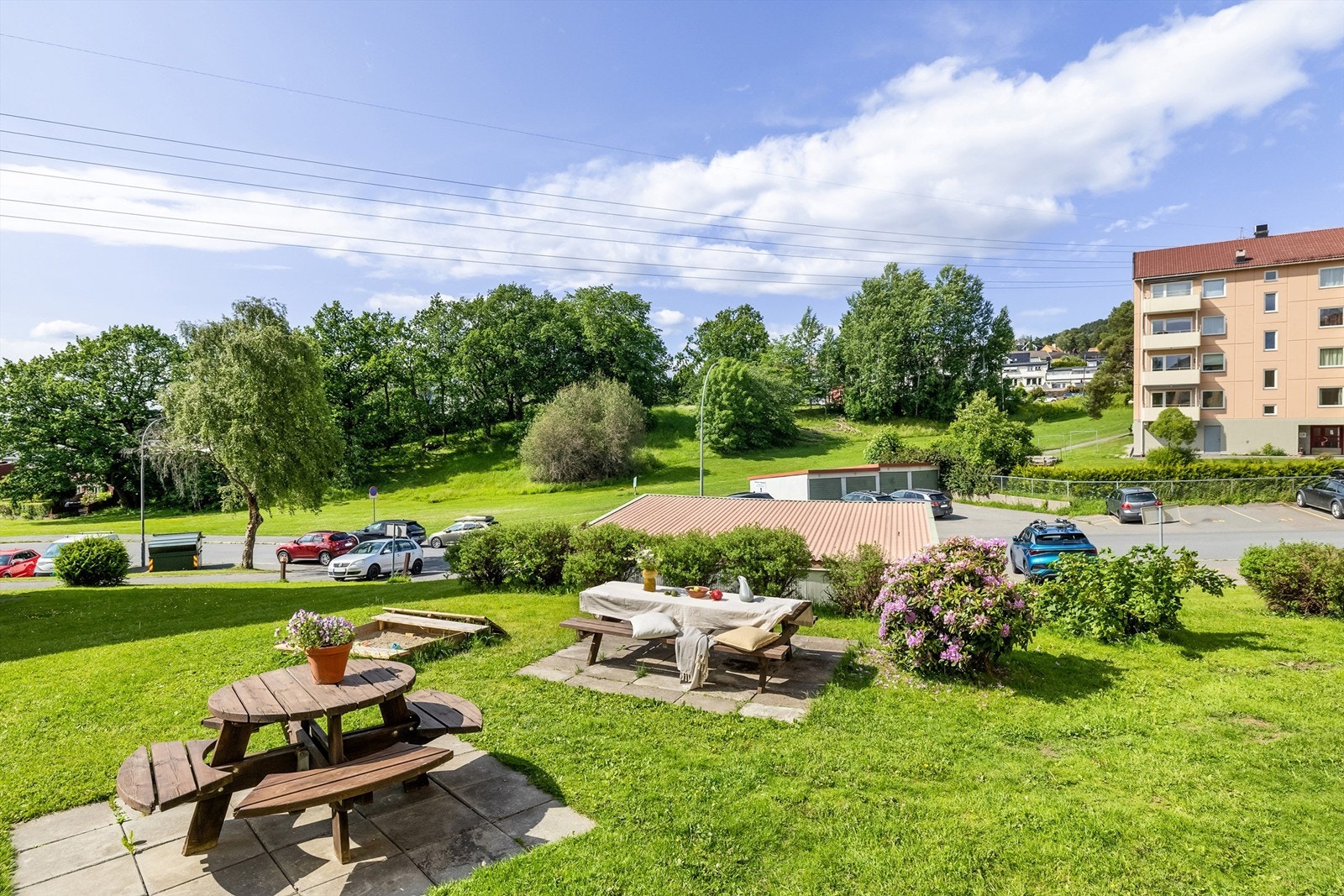 I barnevennlige omgivelser og med byens rauseste naboer vil du finne deg godt til rette Galleribilde
