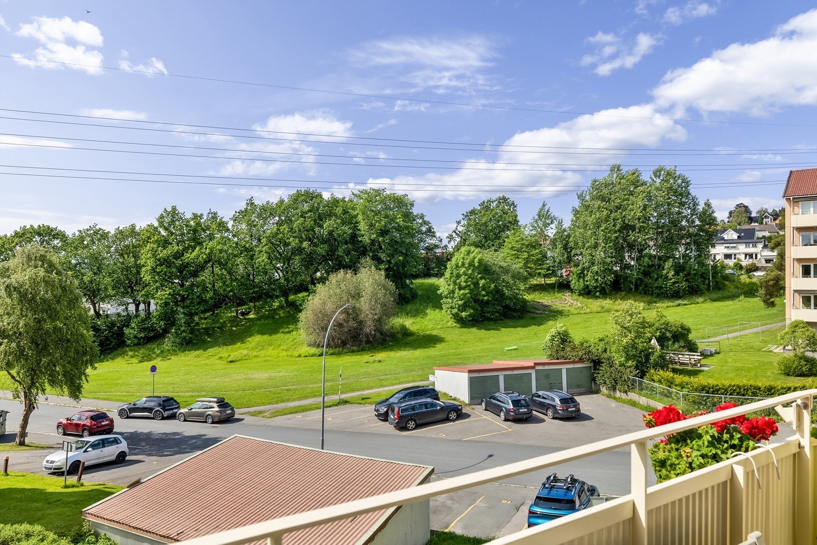 Tonsenjordet borettslag er et svært populært borettslag på Disen/Årvoll med et ungt, sporty og engasjert bomiljø Galleribilde