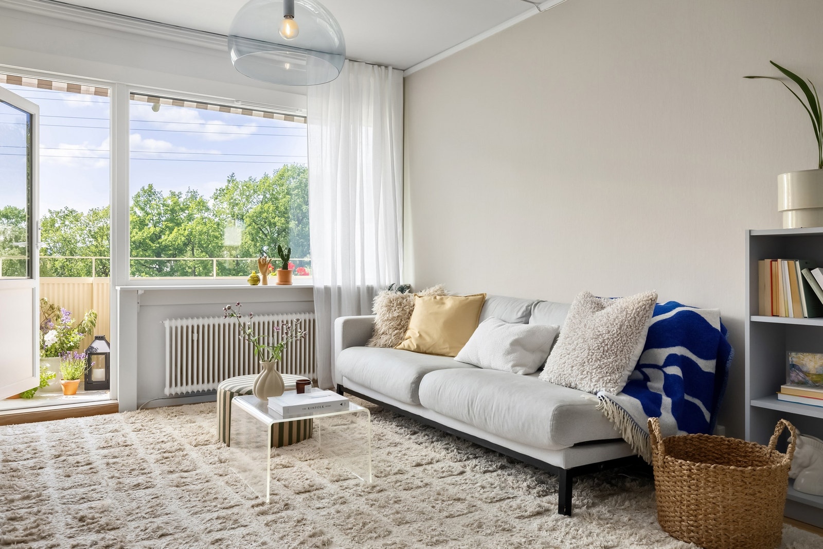 Her ferdes du temmelig fritt både i stuen, balkong og på soverom Galleribilde