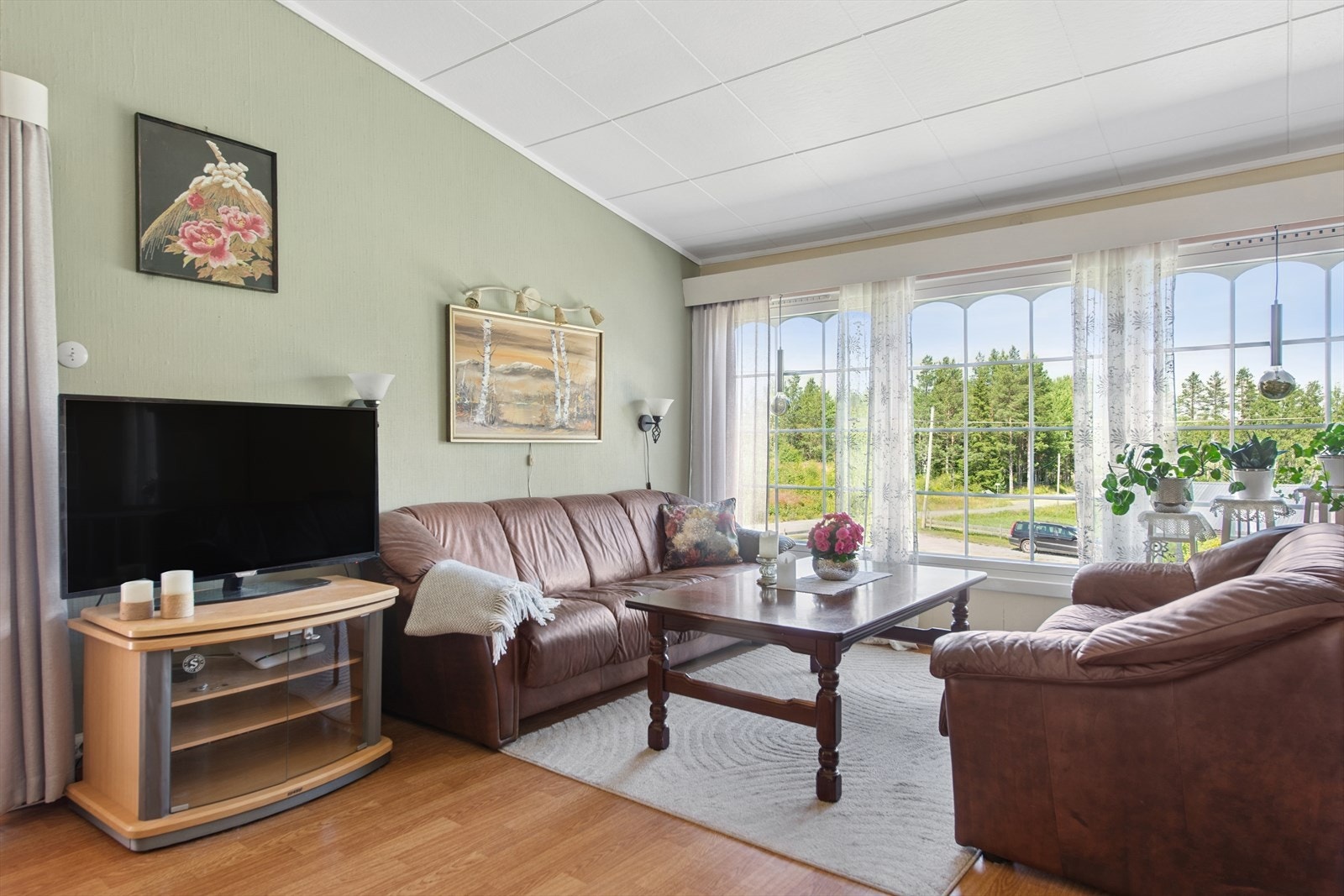 Stor, lys og romslig stue. Galleribilde