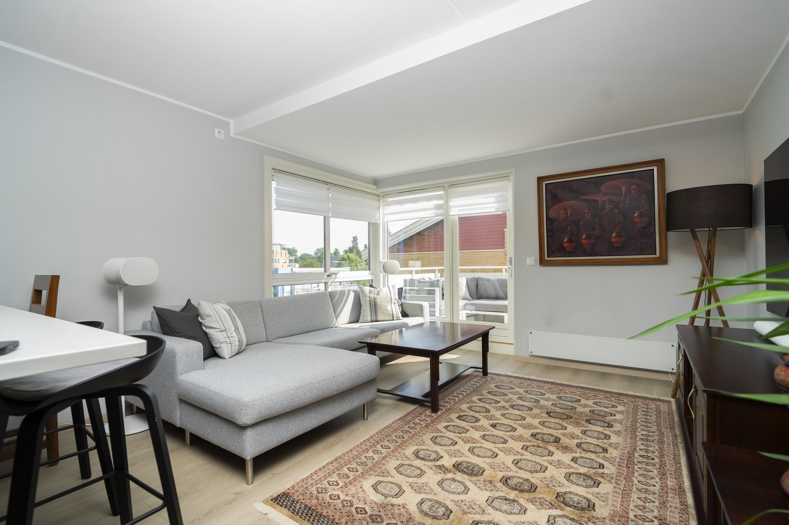 Lys og romslig stue Galleribilde