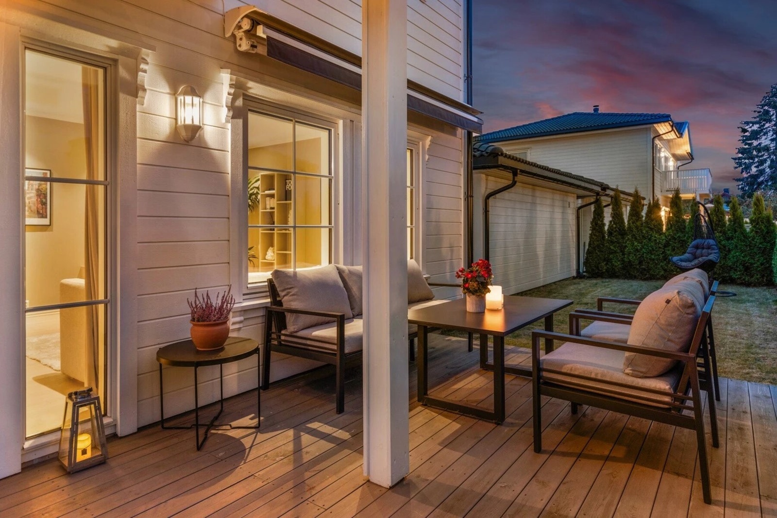 Her får du en herlig terrasse med god plass til ønsket utemøblement. Galleribilde