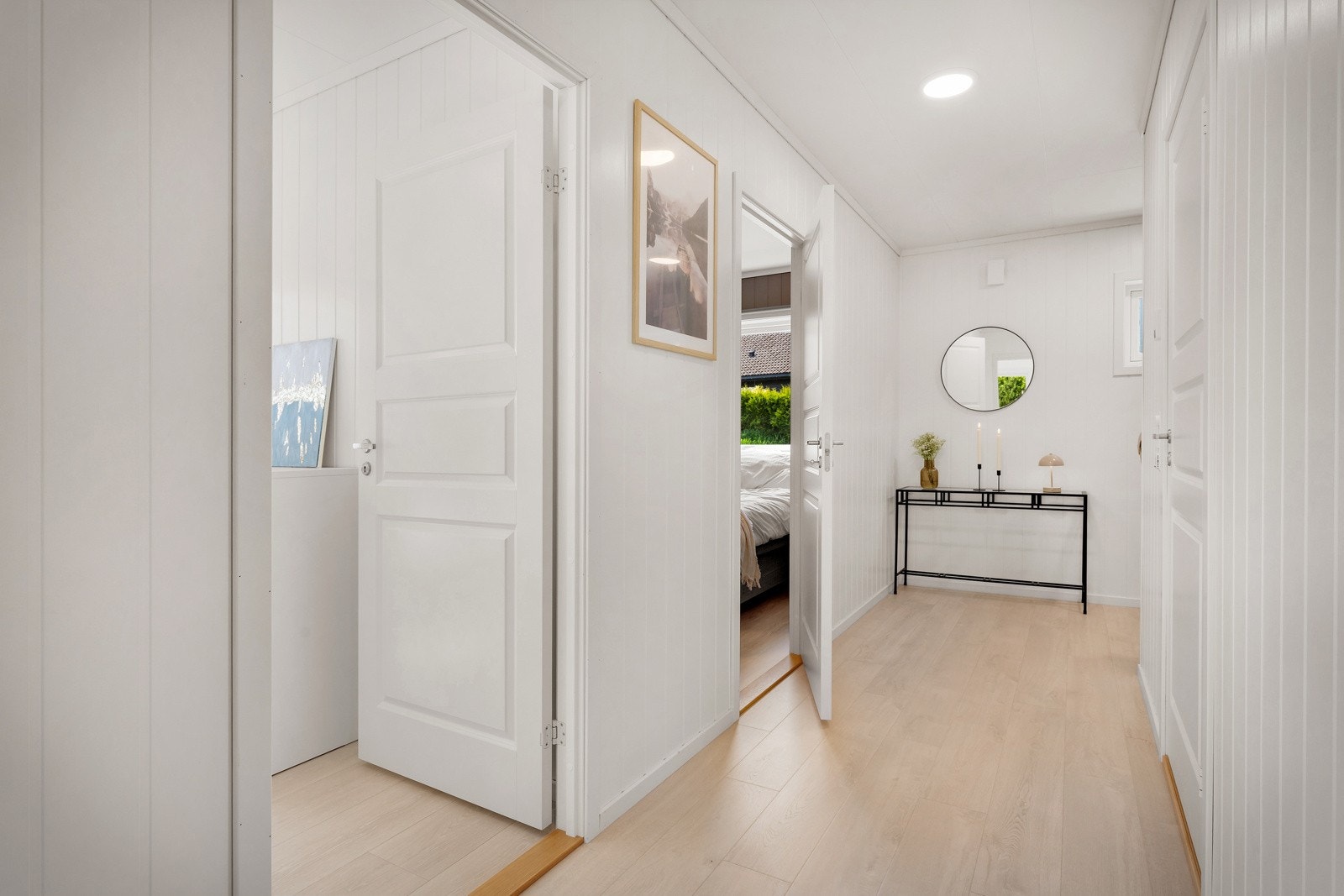 - Romslig gang på 12 m² med flere muligheter for ekstra oppbevaring - Galleribilde
