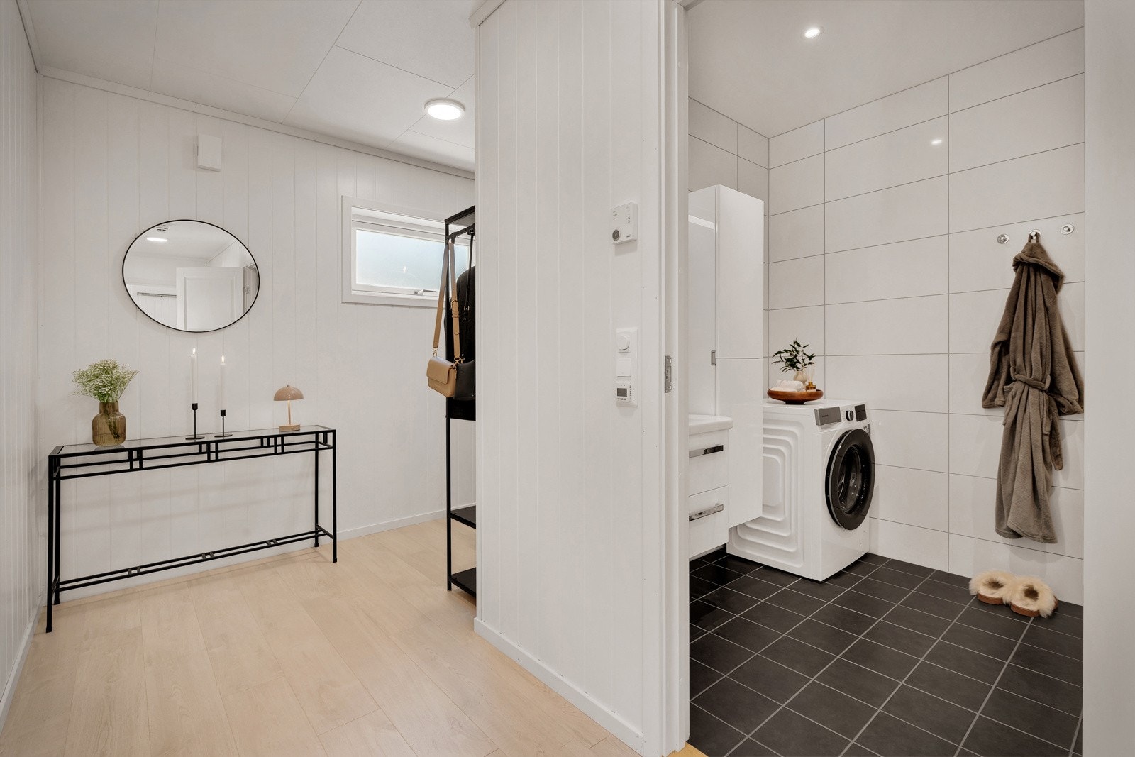 - Videre trer vi inn på baderommet - Galleribilde