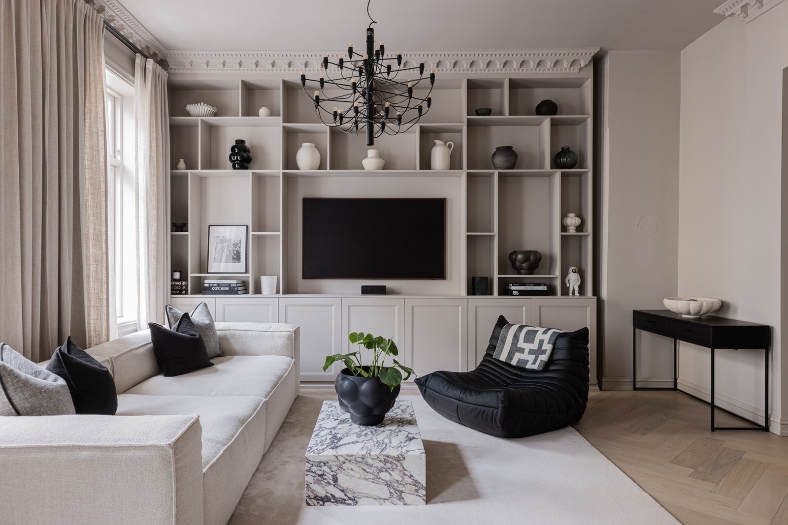 Klassisk og meget påkostet Frognerperle i fasjonabel bygård fra 1897. Galleribilde