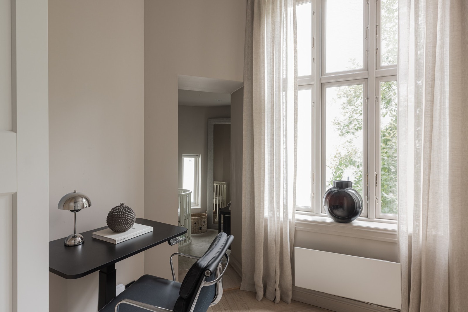 Begge soverom vender mot stille og rolig bakgård. Galleribilde