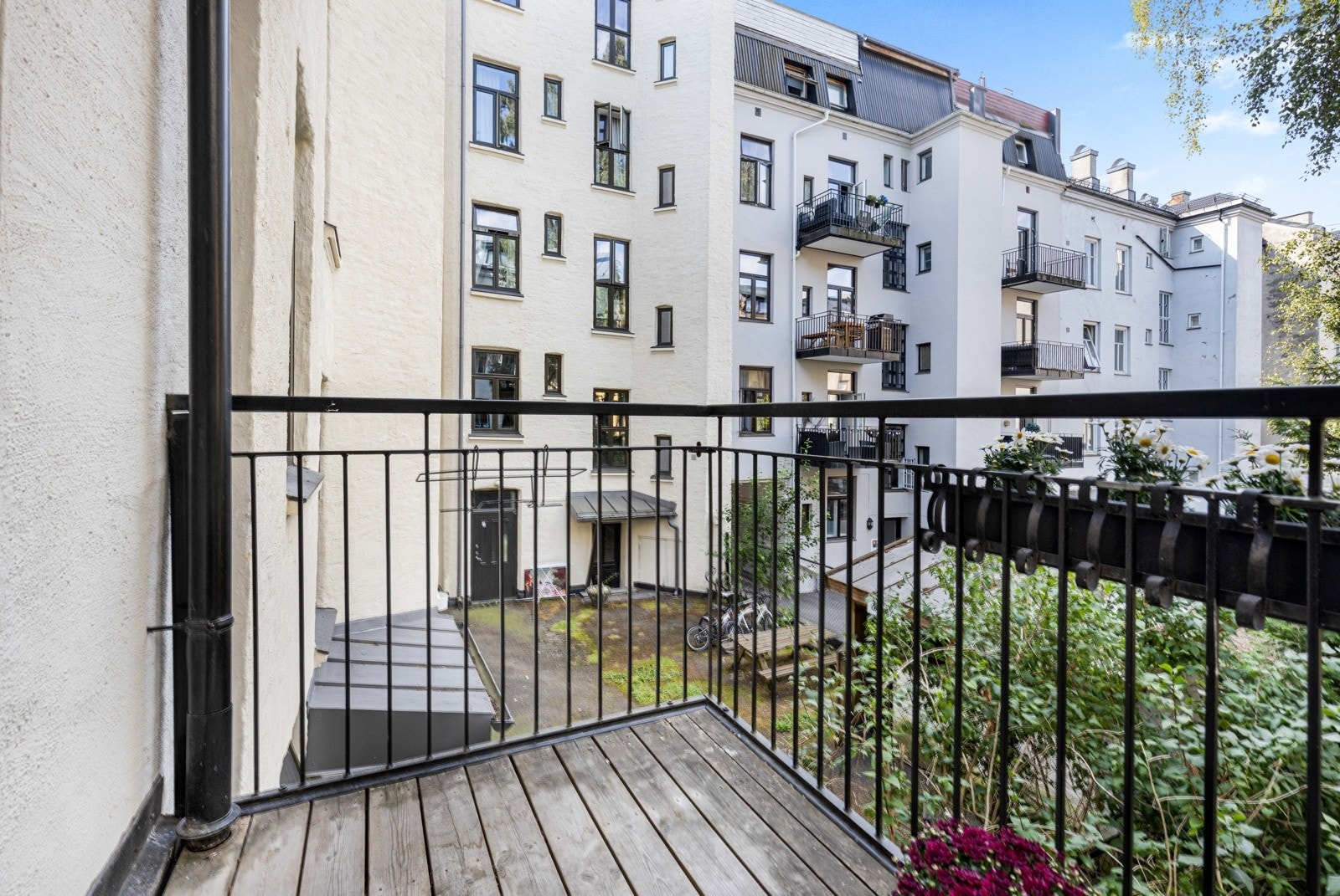 Balkongen er på 3kvm og har plass til sittegruppe og grill. Galleribilde