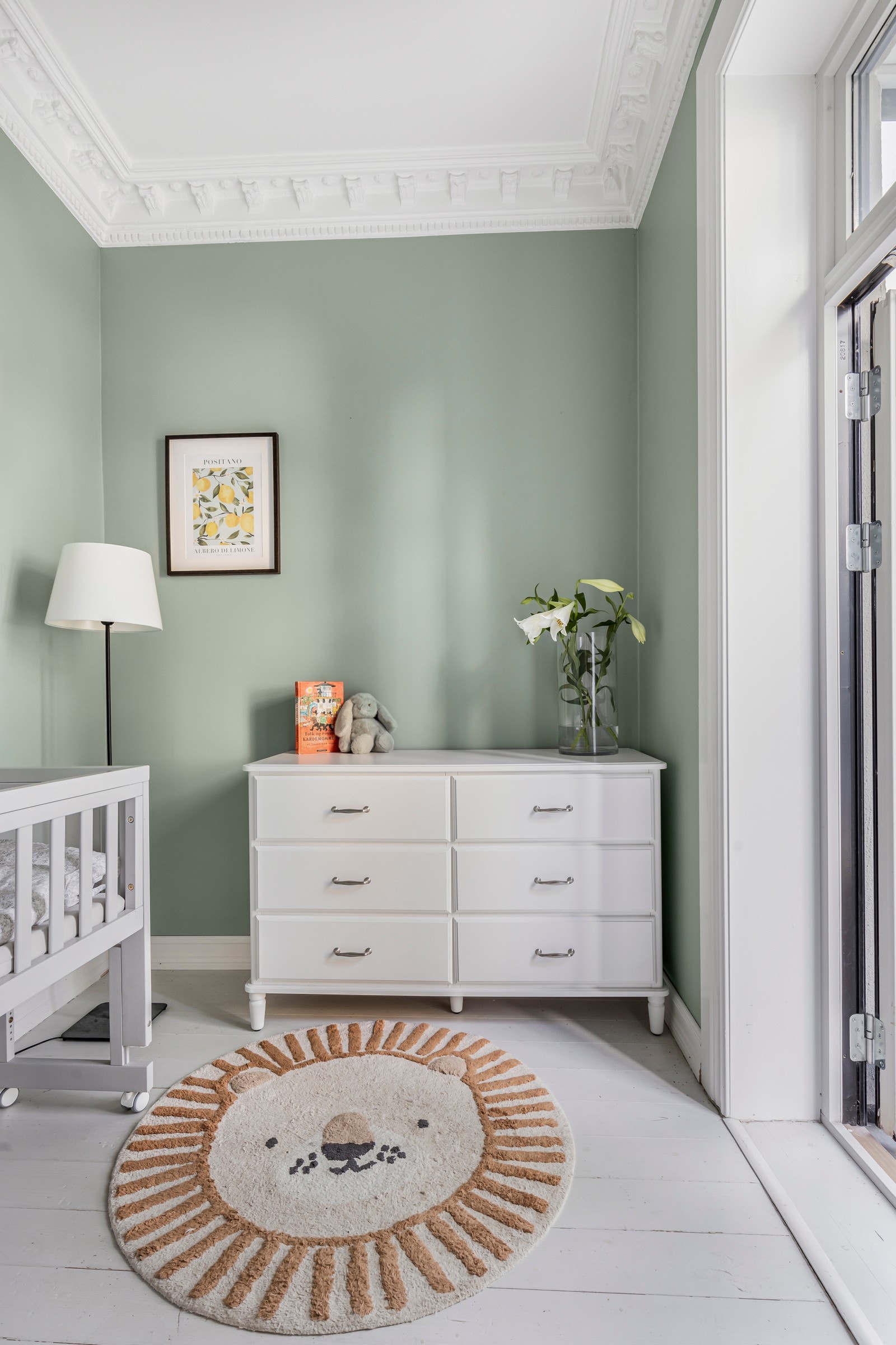 Soverom to er på ca.4,7 kvm, og har plass til seng og garderobeskap, og vender mot rolig indre gårdsrom. Galleribilde