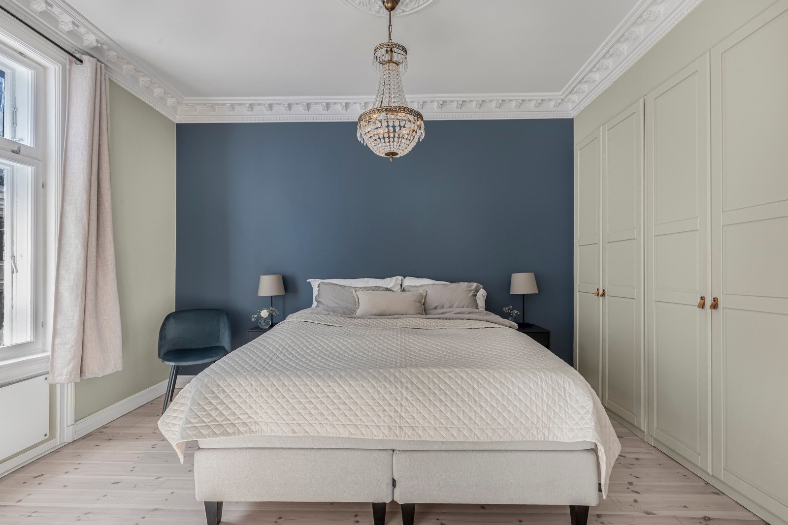 Sengen som står i leiligheten i dag er på 1.80m. Galleribilde