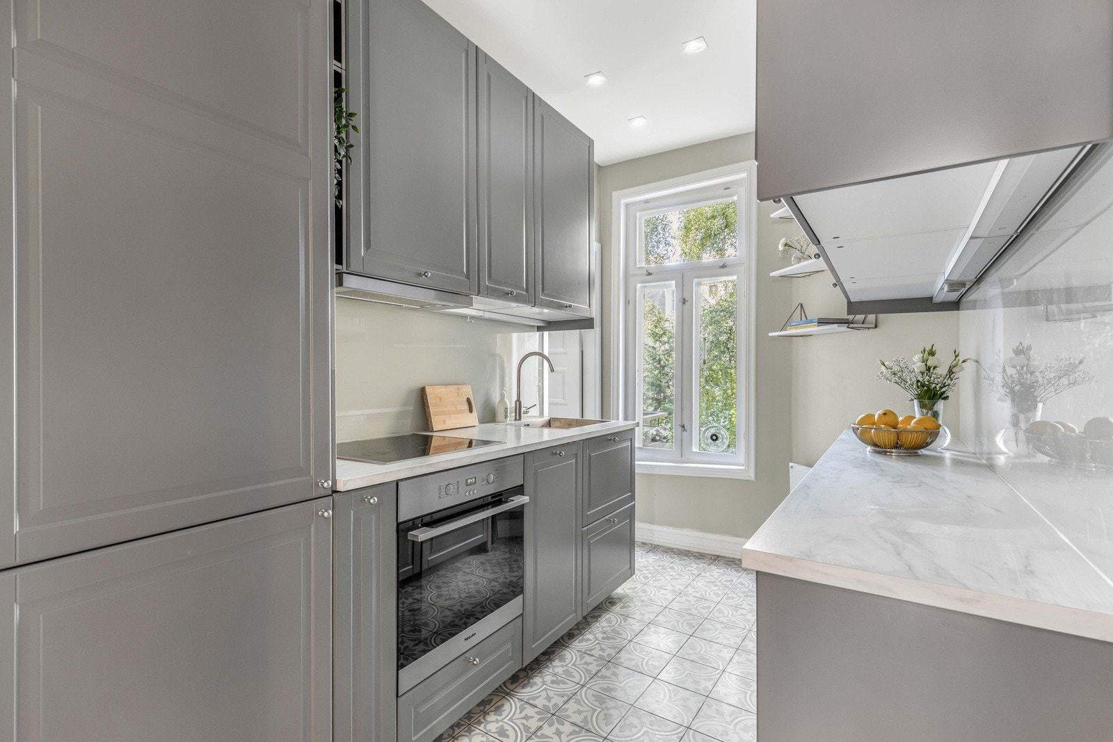 Tidløs og stilren kjøkkeninnredning fra IKEA, fra 2016/2017. Galleribilde