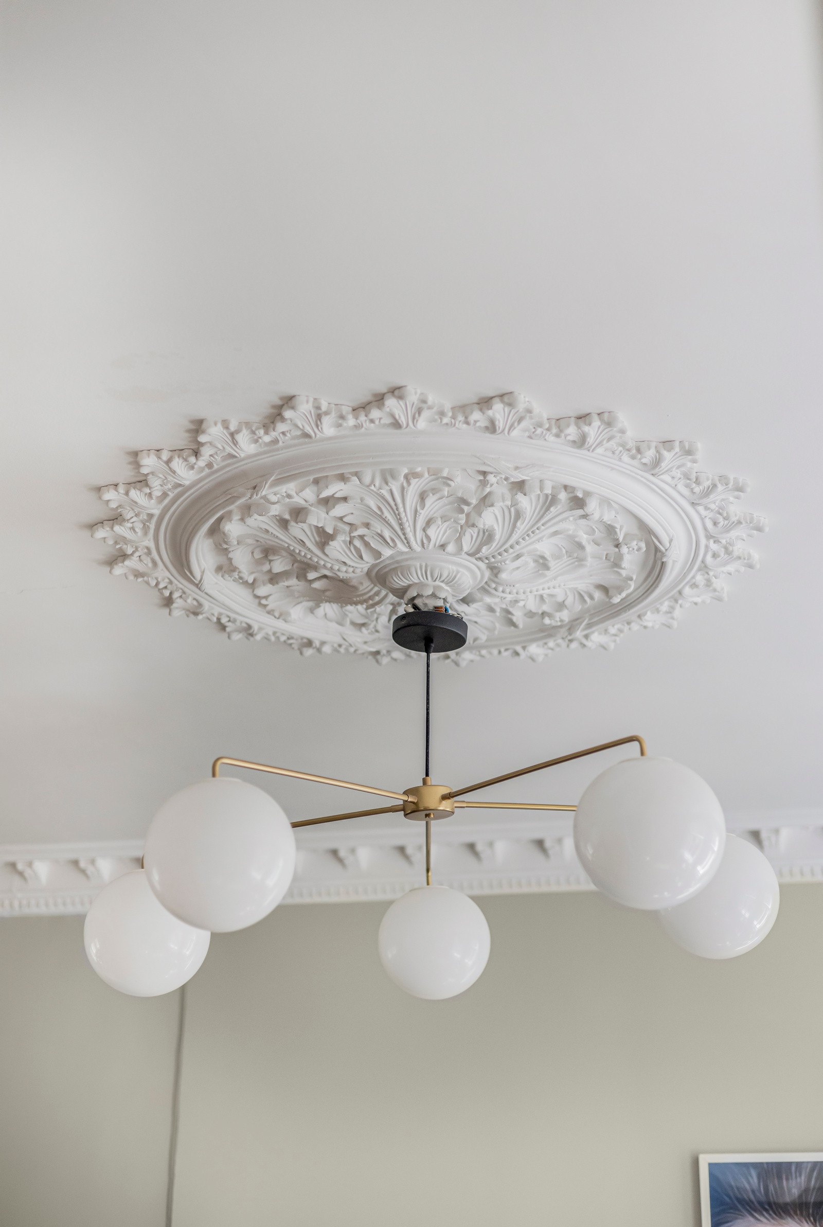 Vakker rosett og stukkatur i flere rom. Galleribilde