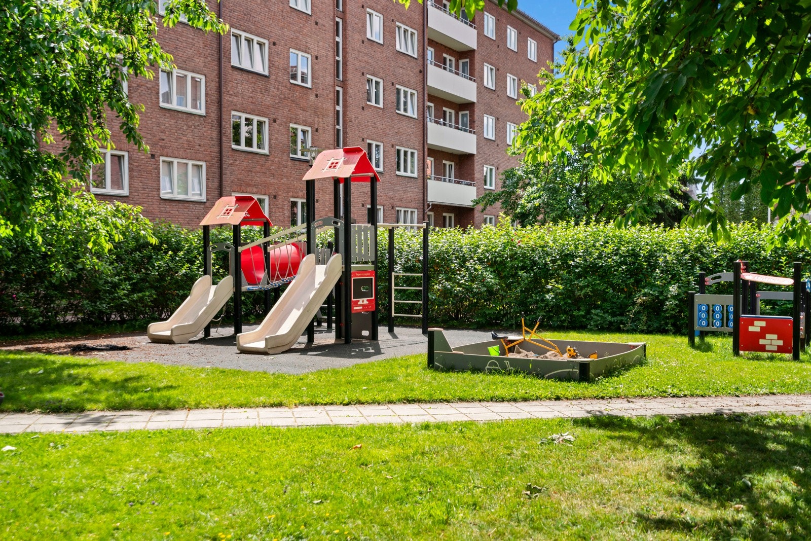 Hyggelige lekeområdfer for barna. Galleribilde