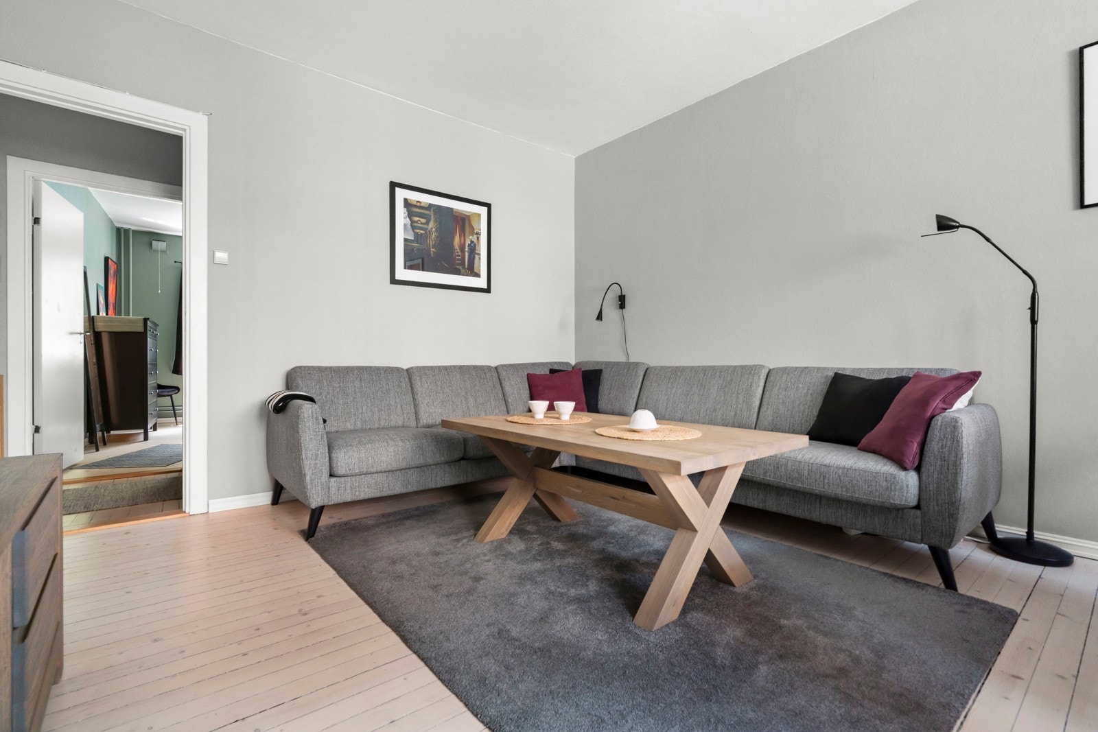 Innbydende sofahjørne som skaper en lun og hyggelig atmosfære Galleribilde