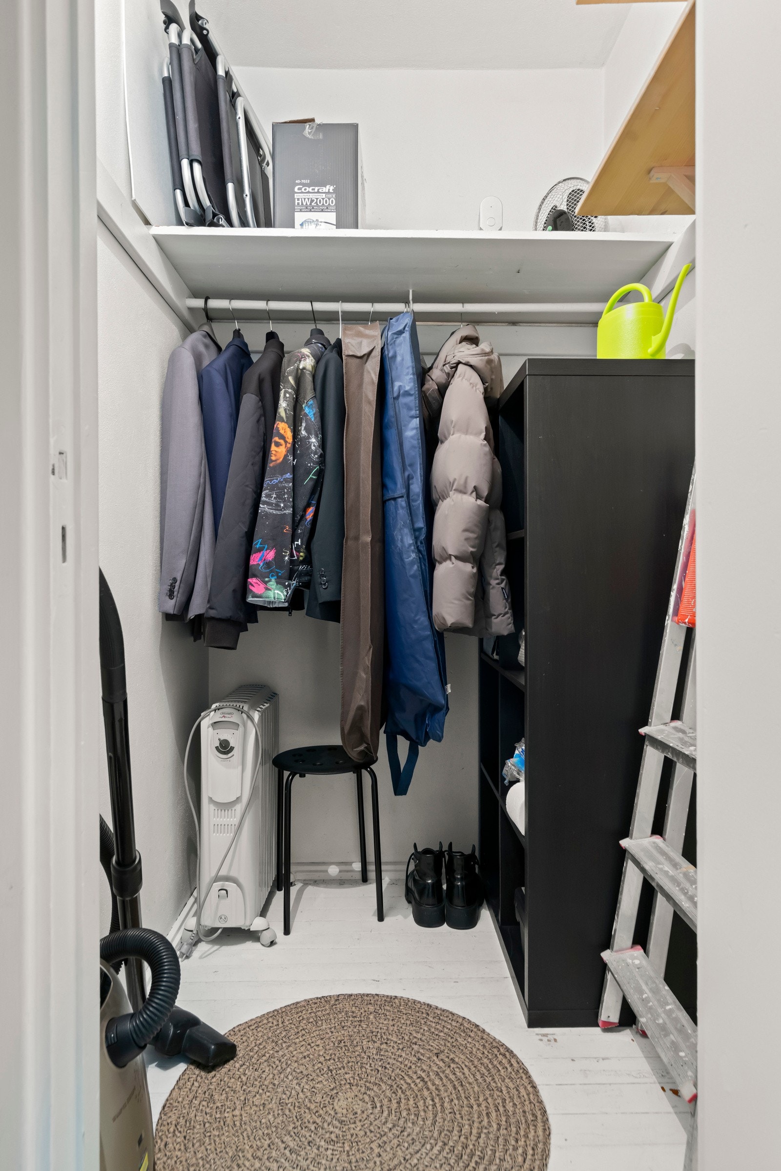 Boligen disponerer i tillegg til innvendig bod, en bod i kjelleren og en på loftet. Galleribilde