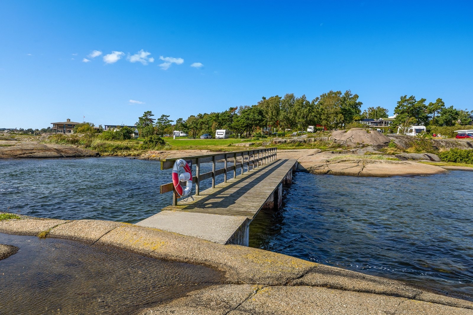 Det er kun 40 m til huset fra sjøen Galleribilde