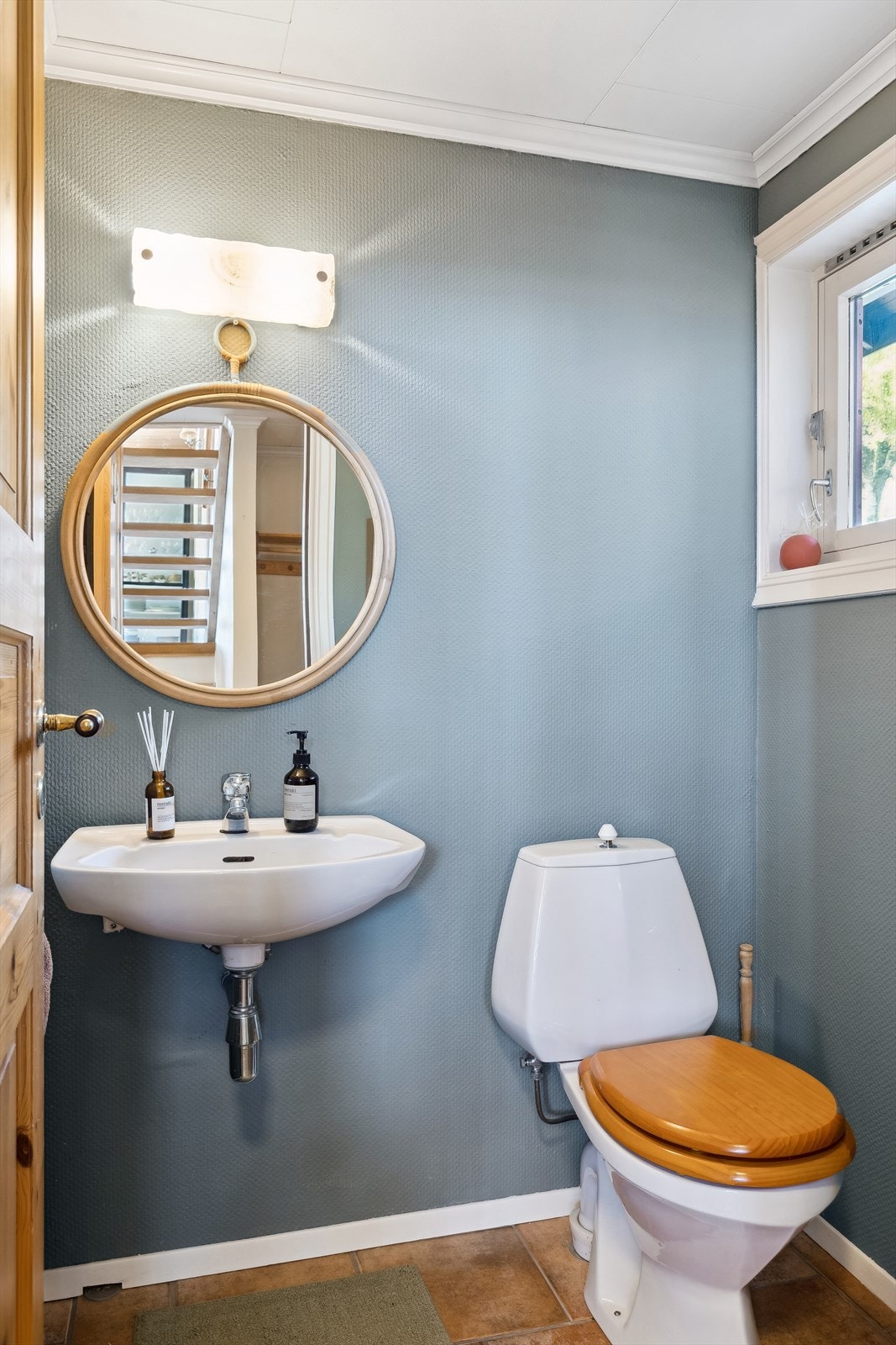 Ved entreen er det et pent, separat wc-rom. Galleribilde