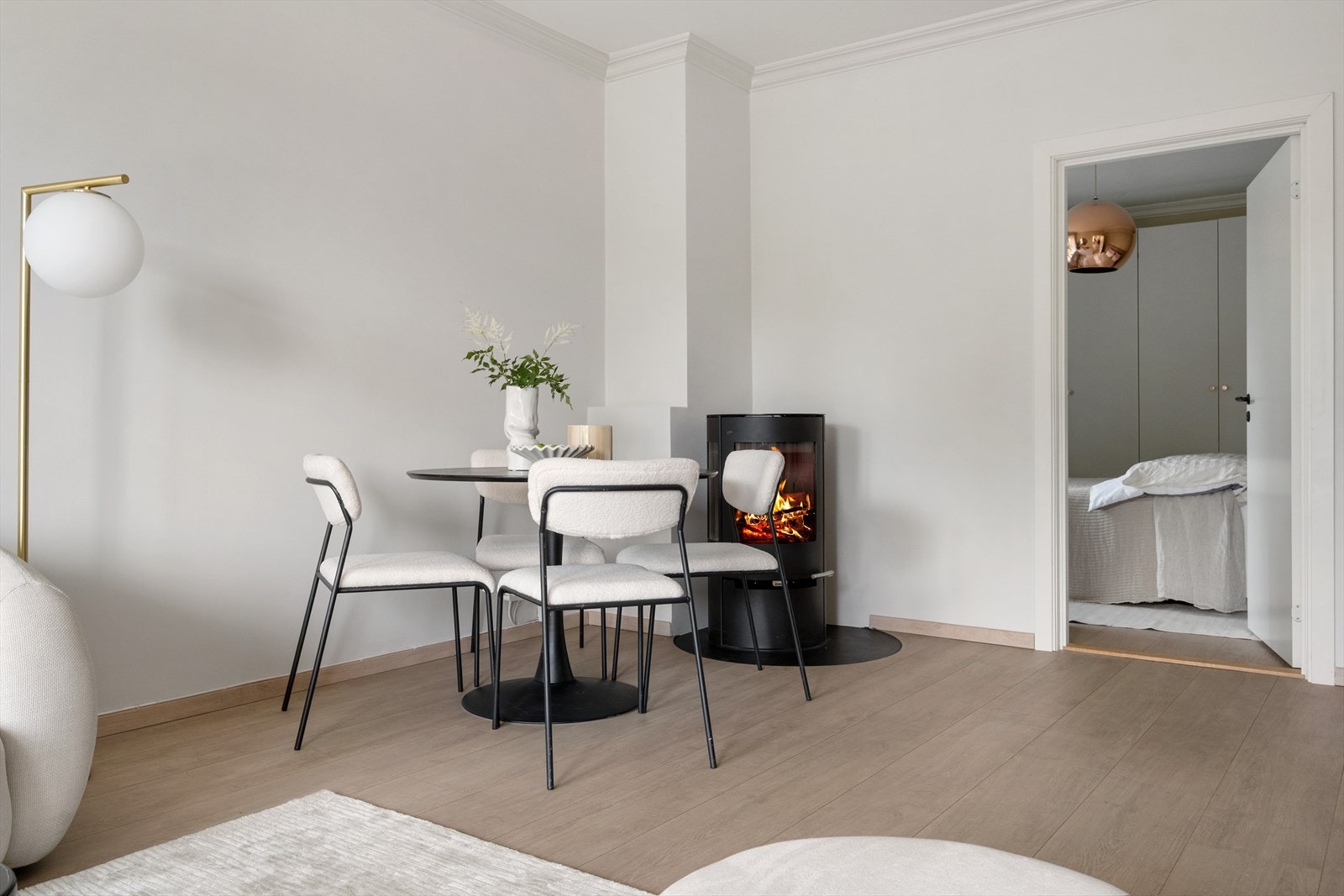 God plass til spisestue. Gulv (2022) Galleribilde