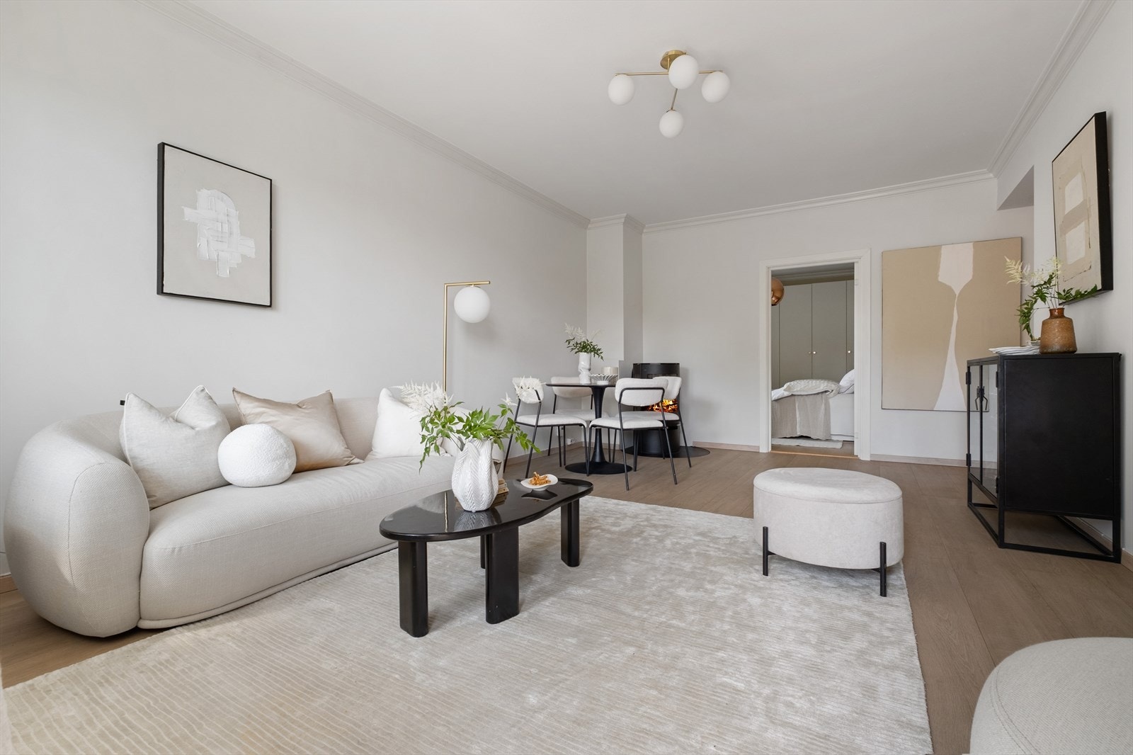 Leiligheten oser av sjarm og trivsel med en flott finish som gjør at den fremstår som elegant og gjennomført. Galleribilde