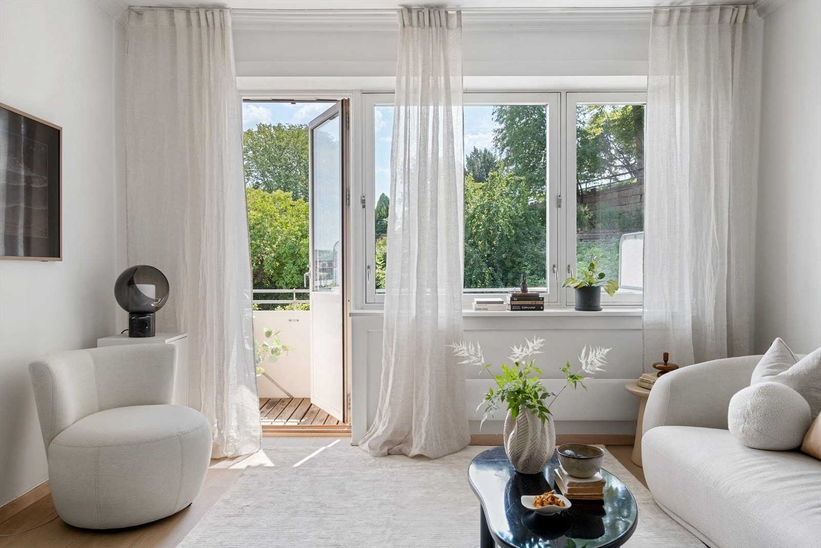 Leiligheten har en inviterende balkong med utgang/adkomst fra stue. Galleribilde