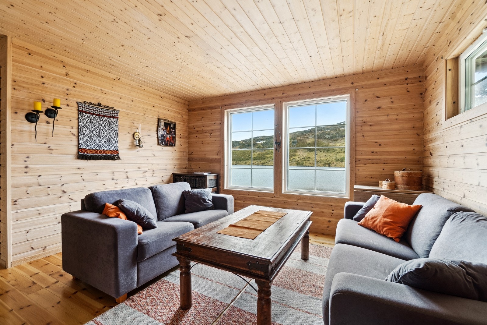 Her er det god plass for sittegrupper hvor du kan nyte utsikten. Galleribilde